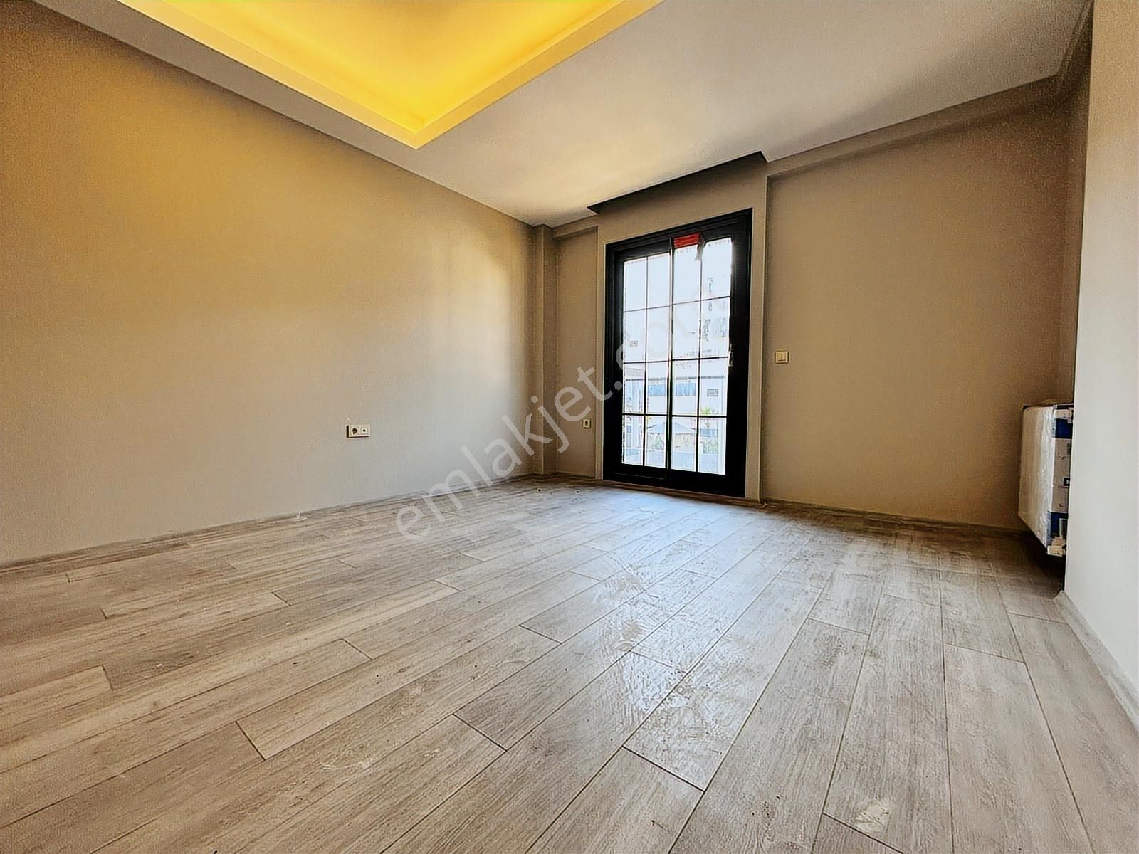 Menderes'te 3+1 300 M2 Arsa İçinde 170 M2 Havuzlu Triplex Villa - Görsel 16