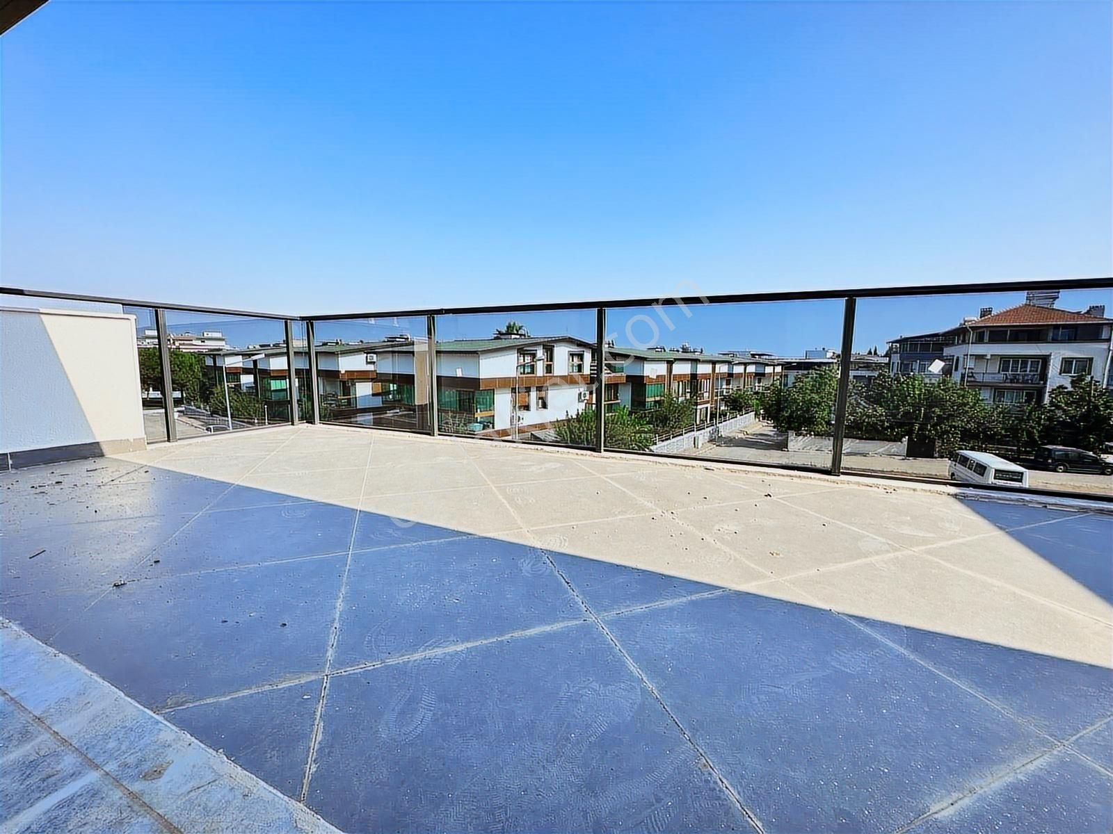 Menderes'te 3+1 300 M2 Arsa İçinde 170 M2 Havuzlu Triplex Villa - Görsel 13