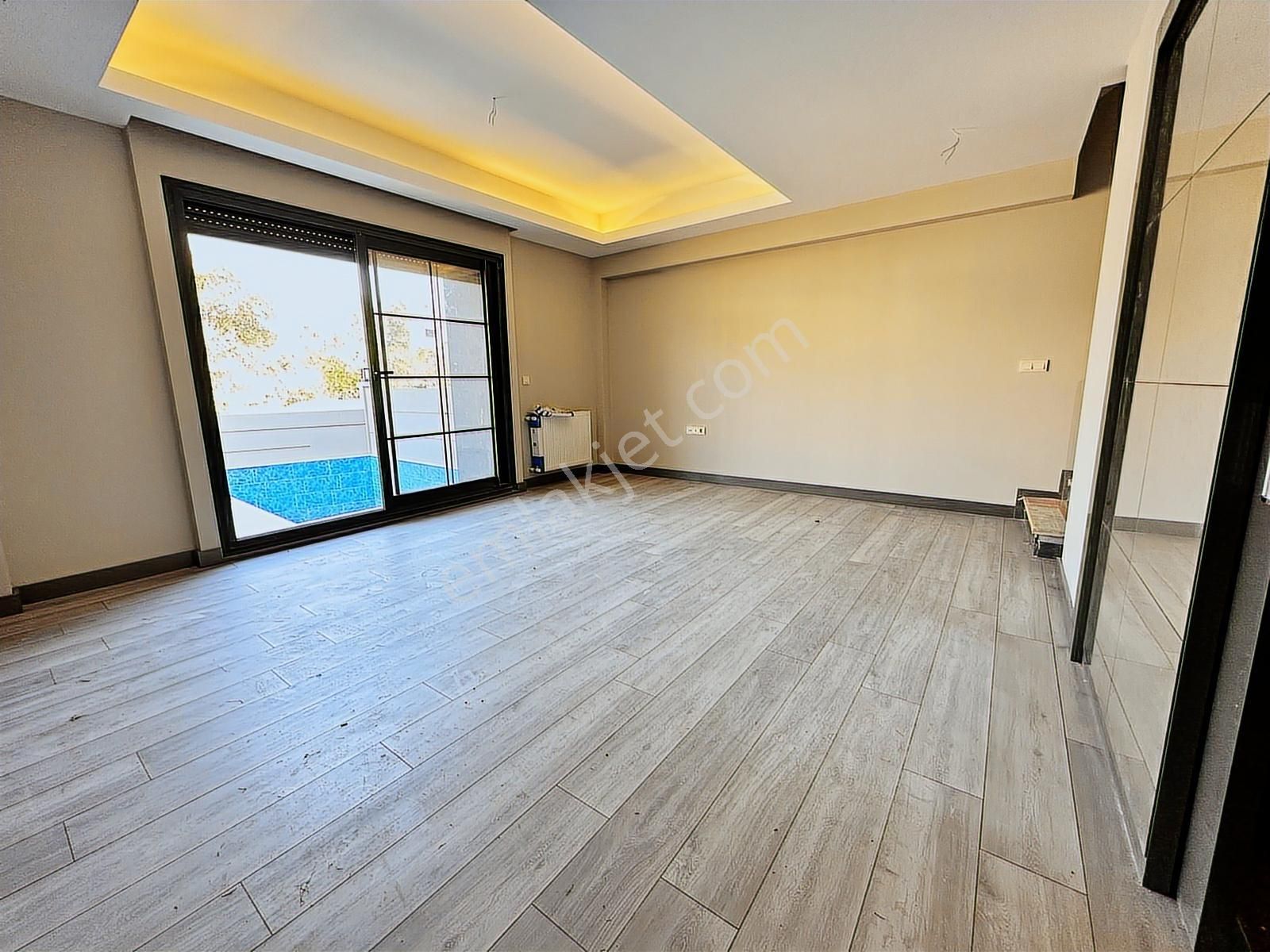 Menderes'te 3+1 300 M2 Arsa İçinde 170 M2 Havuzlu Triplex Villa - Görsel 26