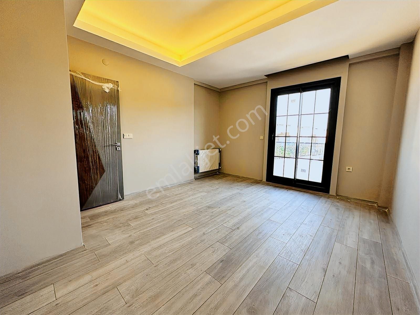 Menderes'te 3+1 300 M2 Arsa İçinde 170 M2 Havuzlu Triplex Villa - Görsel 35