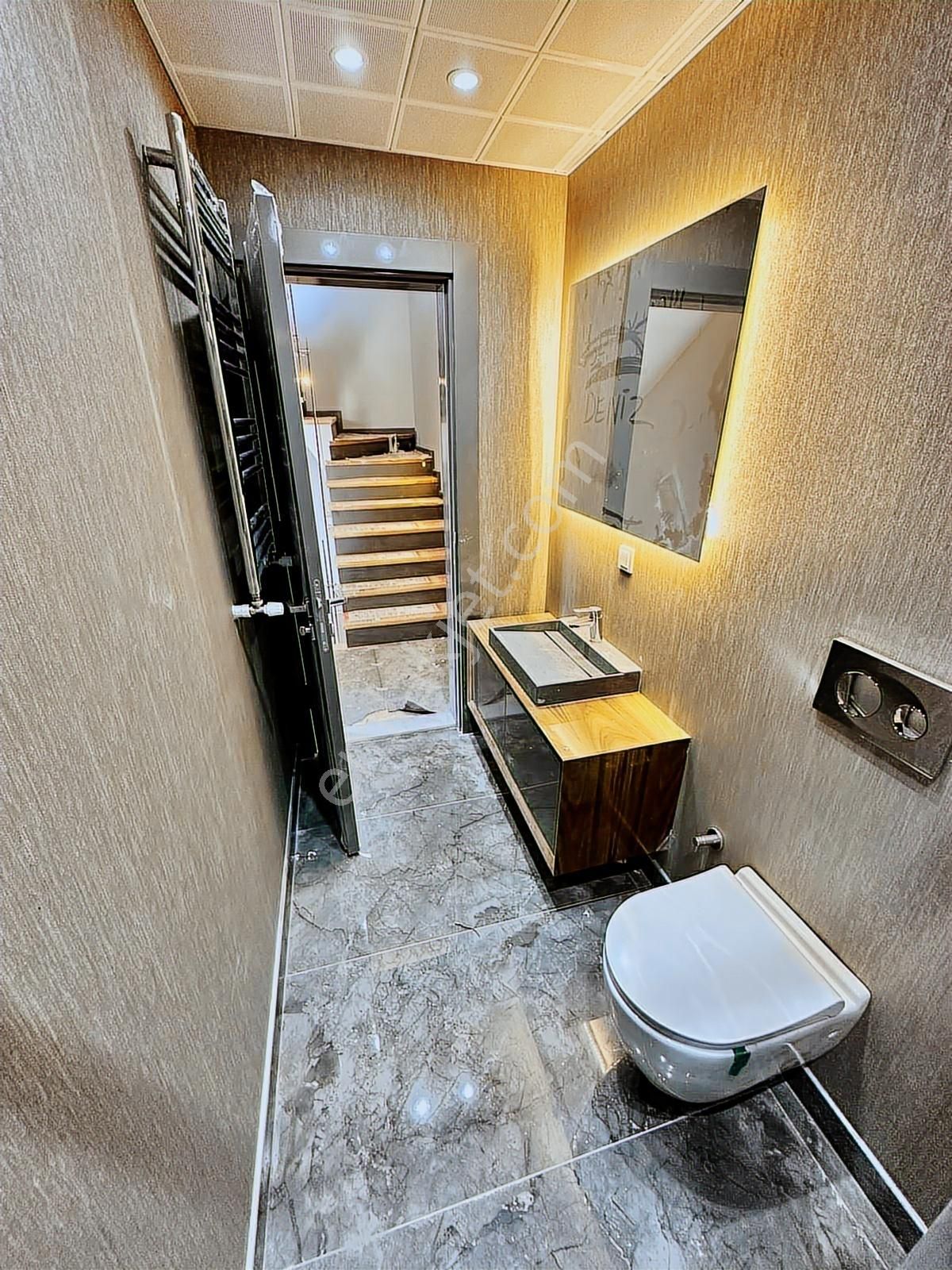 Menderes'te 3+1 300 M2 Arsa İçinde 170 M2 Havuzlu Triplex Villa - Görsel 8
