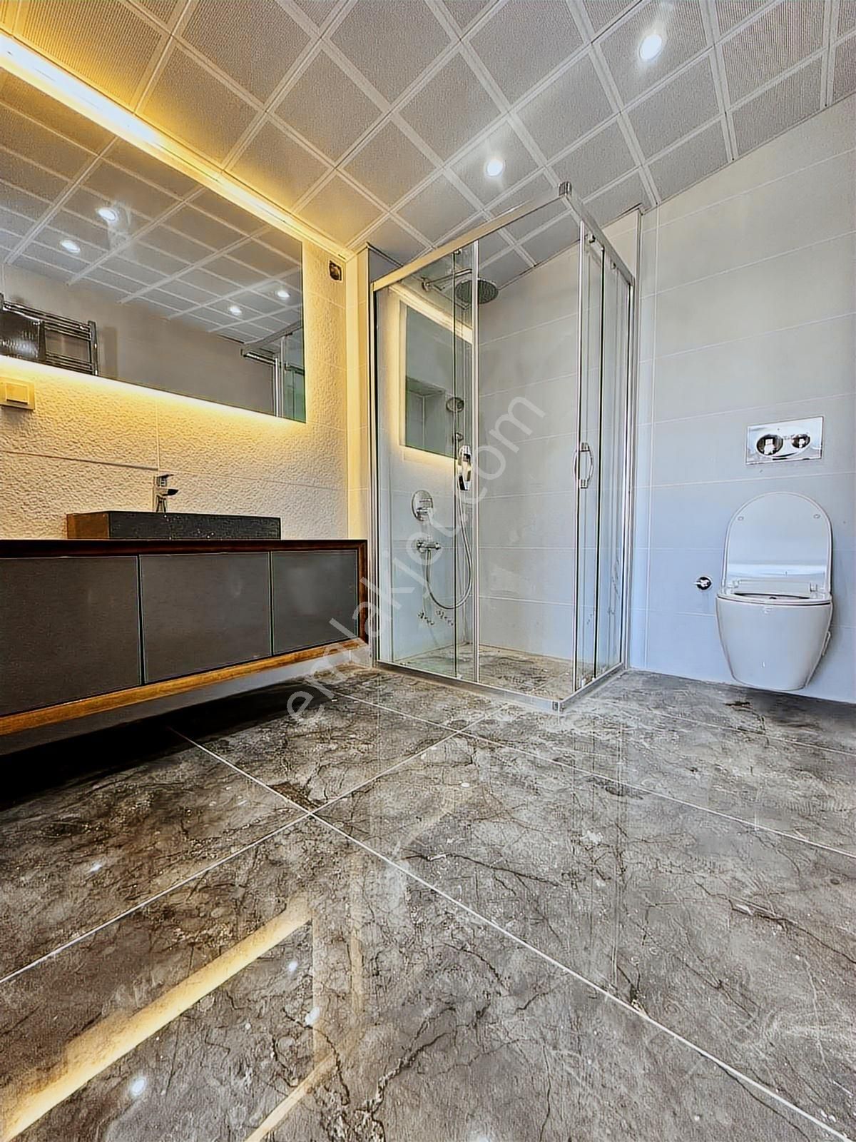 Menderes'te 3+1 300 M2 Arsa İçinde 170 M2 Havuzlu Triplex Villa - Görsel 29