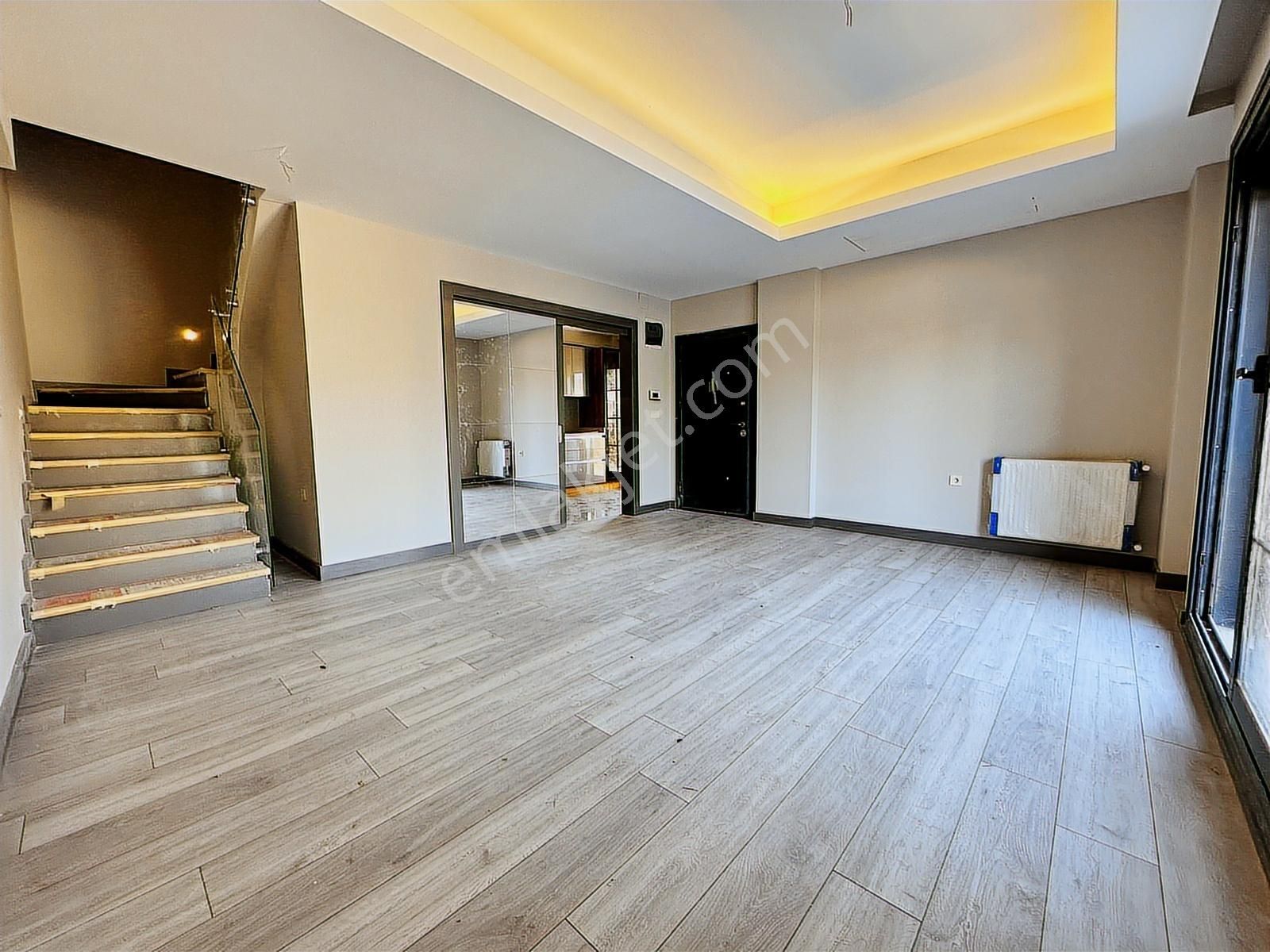 Menderes'te 3+1 300 M2 Arsa İçinde 170 M2 Havuzlu Triplex Villa - Görsel 14