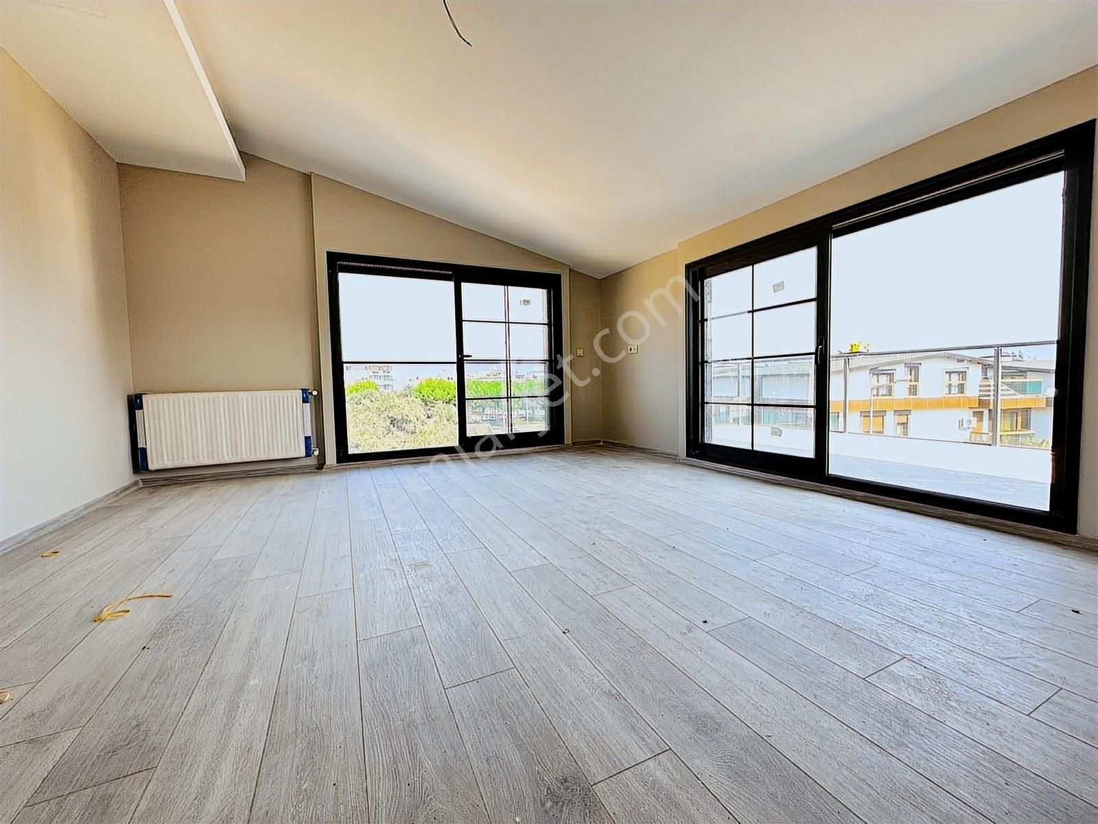 Menderes'te 3+1 300 M2 Arsa İçinde 170 M2 Havuzlu Triplex Villa - Görsel 19