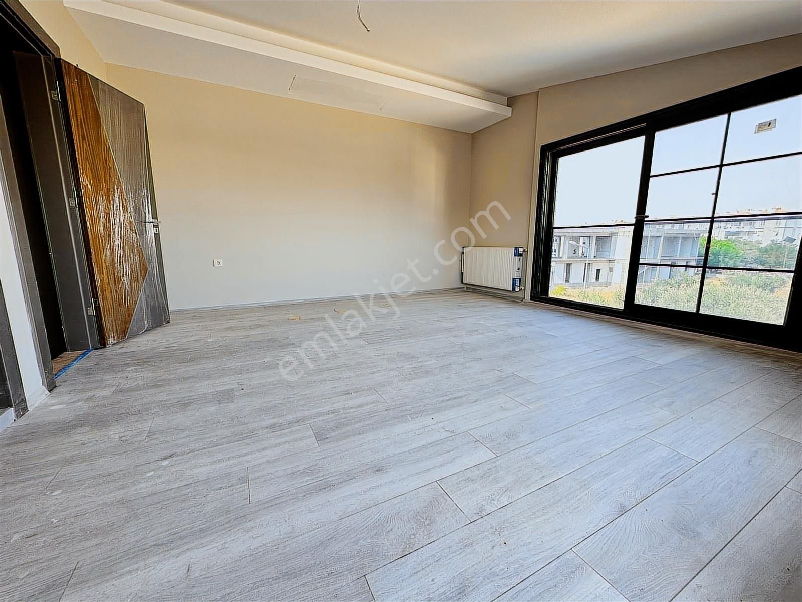 Menderes'te 3+1 300 M2 Arsa İçinde 170 M2 Havuzlu Triplex Villa - Görsel 24