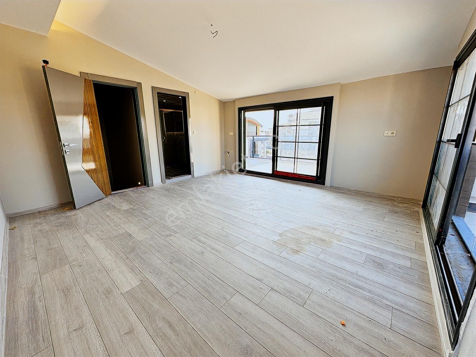 Menderes'te 3+1 300 M2 Arsa İçinde 170 M2 Havuzlu Triplex Villa - Görsel 34