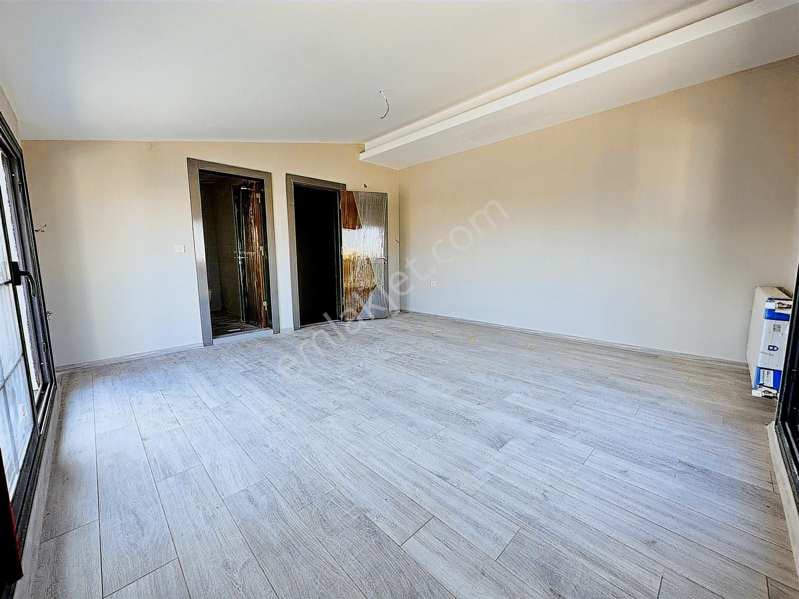 Menderes'te 3+1 300 M2 Arsa İçinde 170 M2 Havuzlu Triplex Villa - Görsel 33