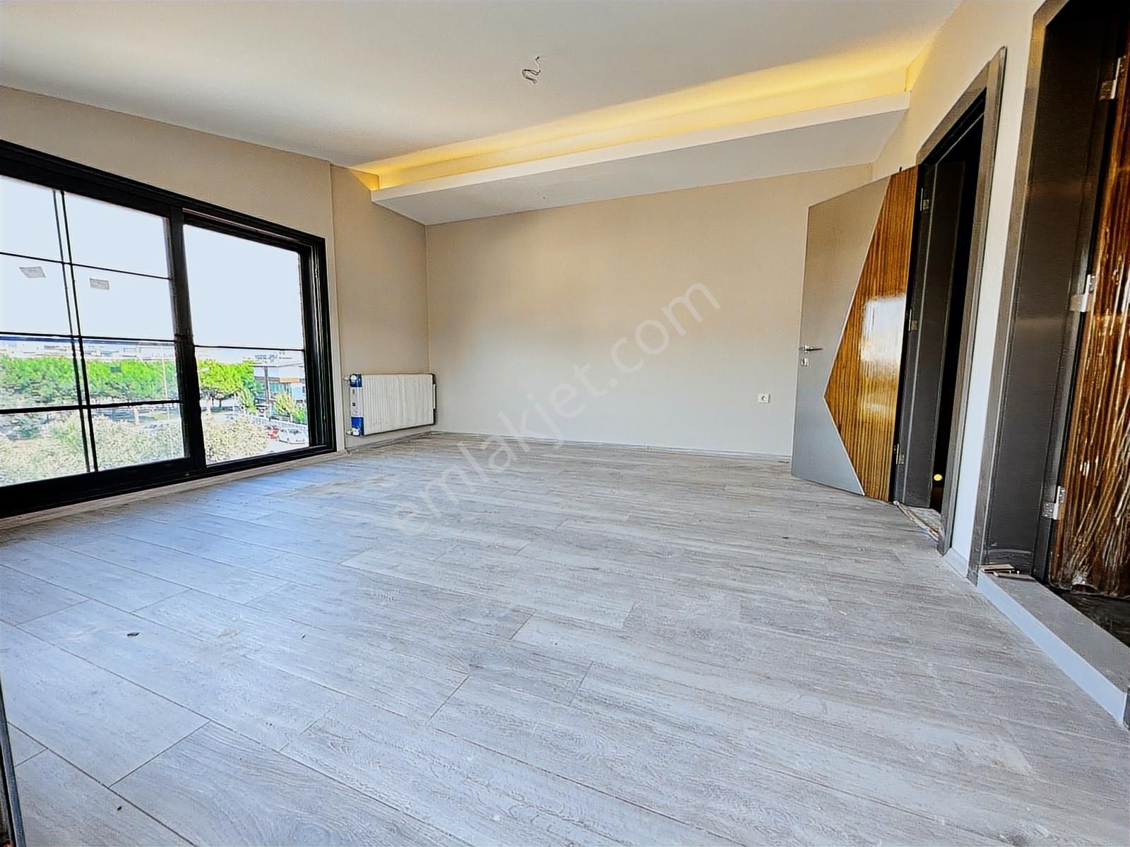Menderes'te 3+1 300 M2 Arsa İçinde 170 M2 Havuzlu Triplex Villa - Görsel 4