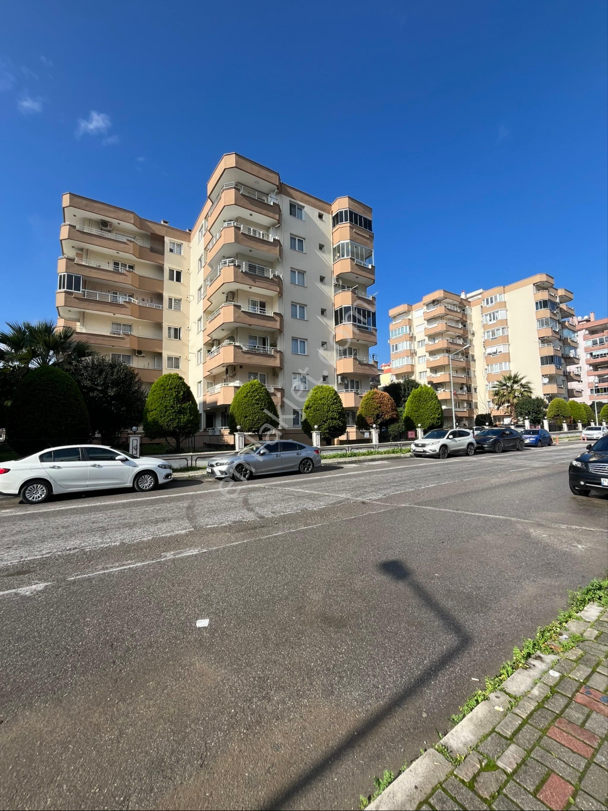 İzmir Gaziemir Atıfbey Mah. Satılık 3+1 Geniş Daire