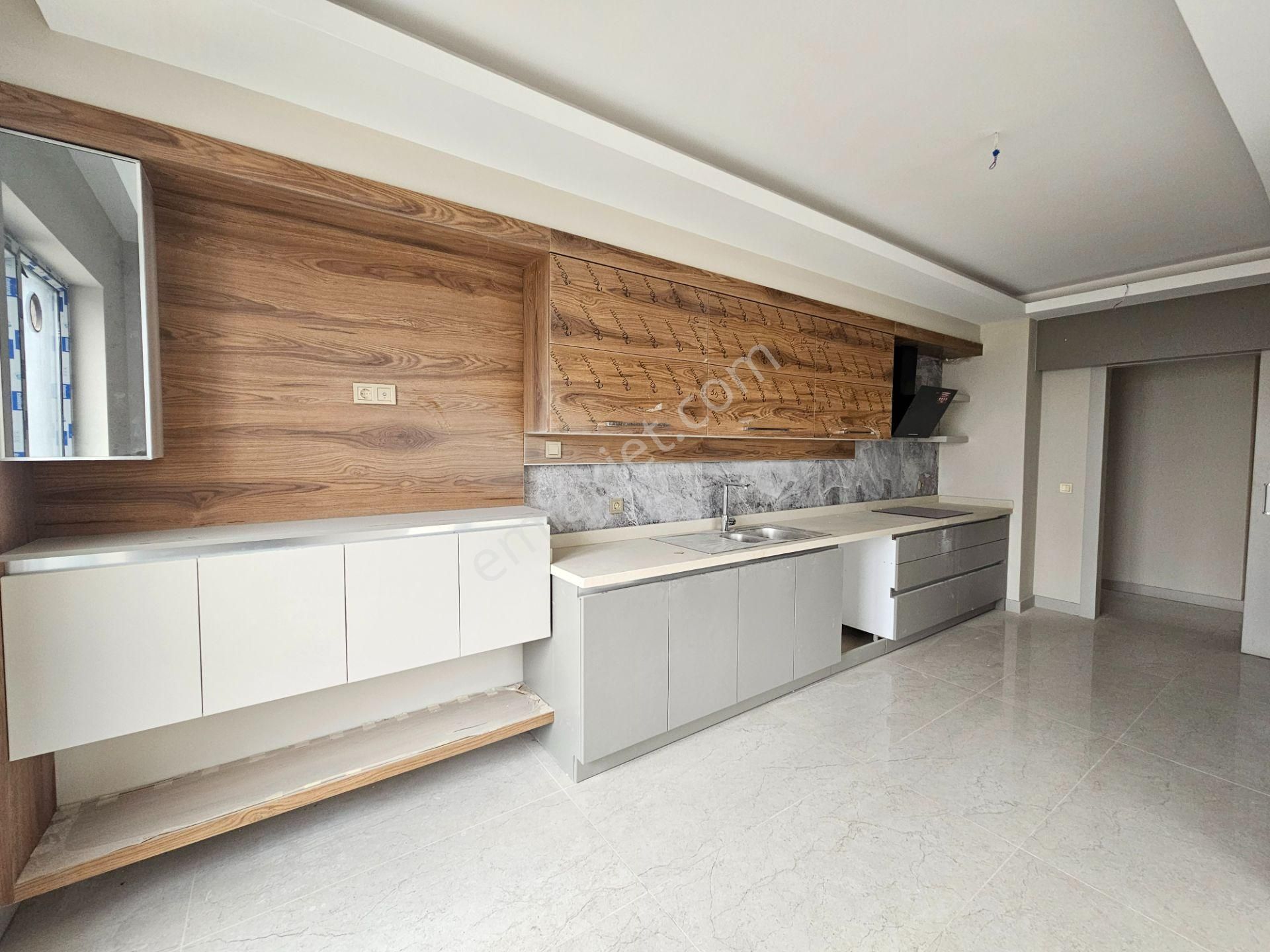 Susuz Mahallesinde Satılık 4+1 Daire