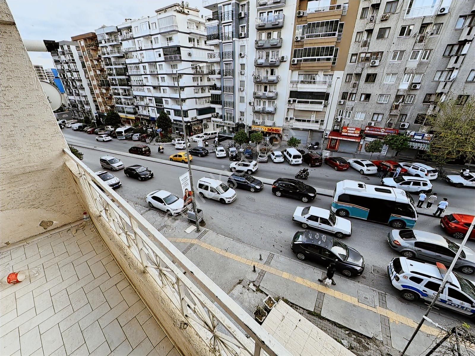 Eşrefpaşa'da Cadde Üzeri 3+1 135 M2 Asansörlü Otoparklı Satılık