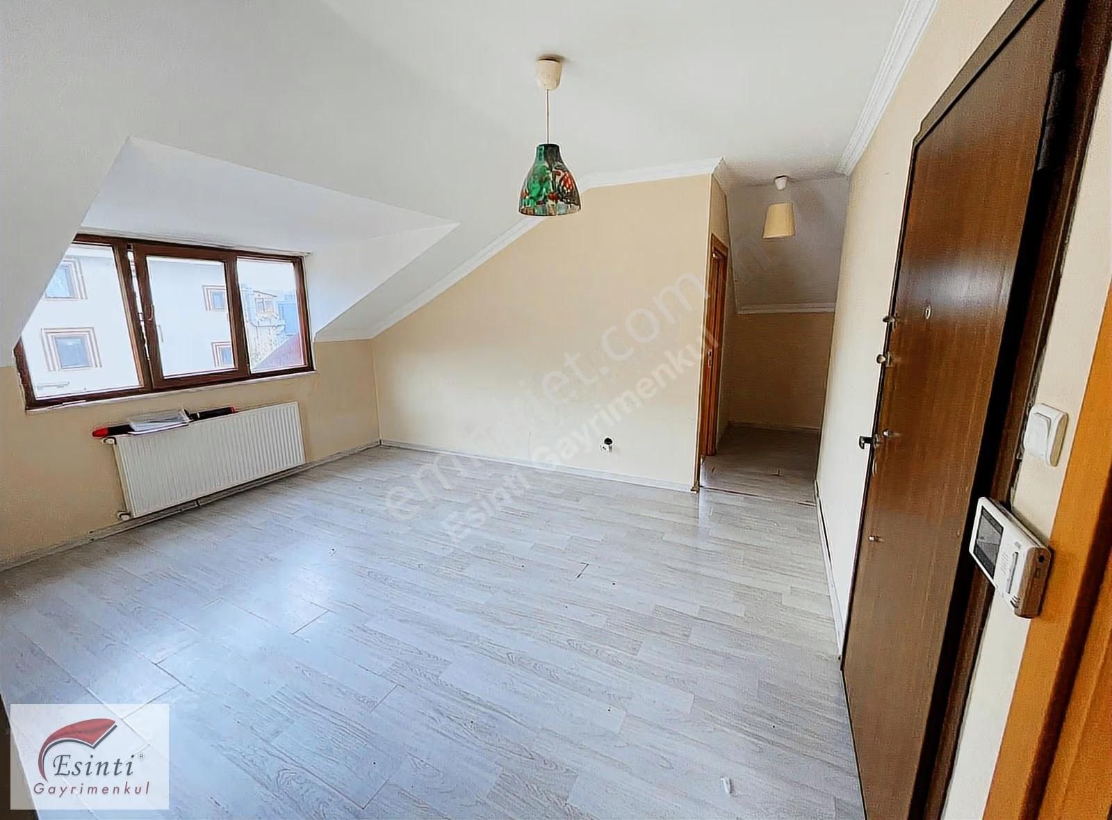 Kayışdağı Mah. 7tepe Üni. Yürüme Mesfsnd Manzaralı Çatı Katı 1+1 - Görsel 3