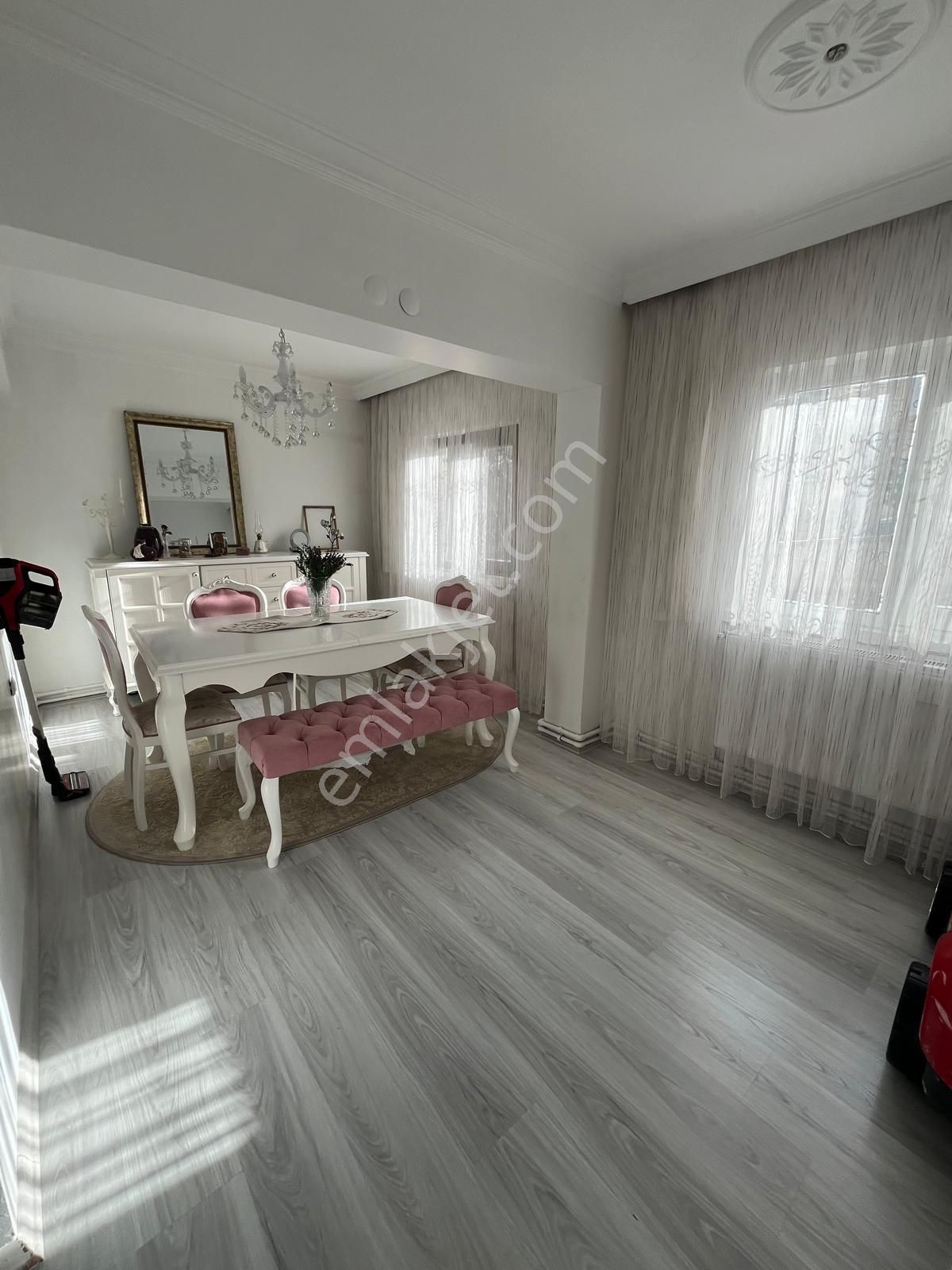 23 Nisan Mahallesinde 3+1 Full Yapılı Temiz Satılık Daire