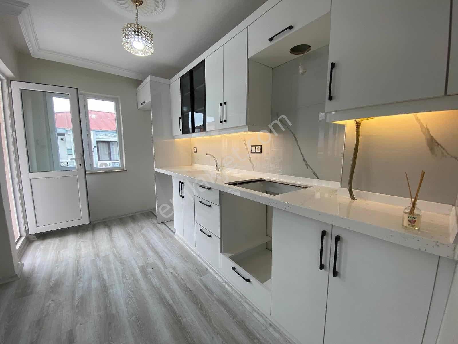 Dilşikar Mahallesinde Asansörlü 3+1 Lüks Tadilatlı Daire Fırsatı - Görsel 22