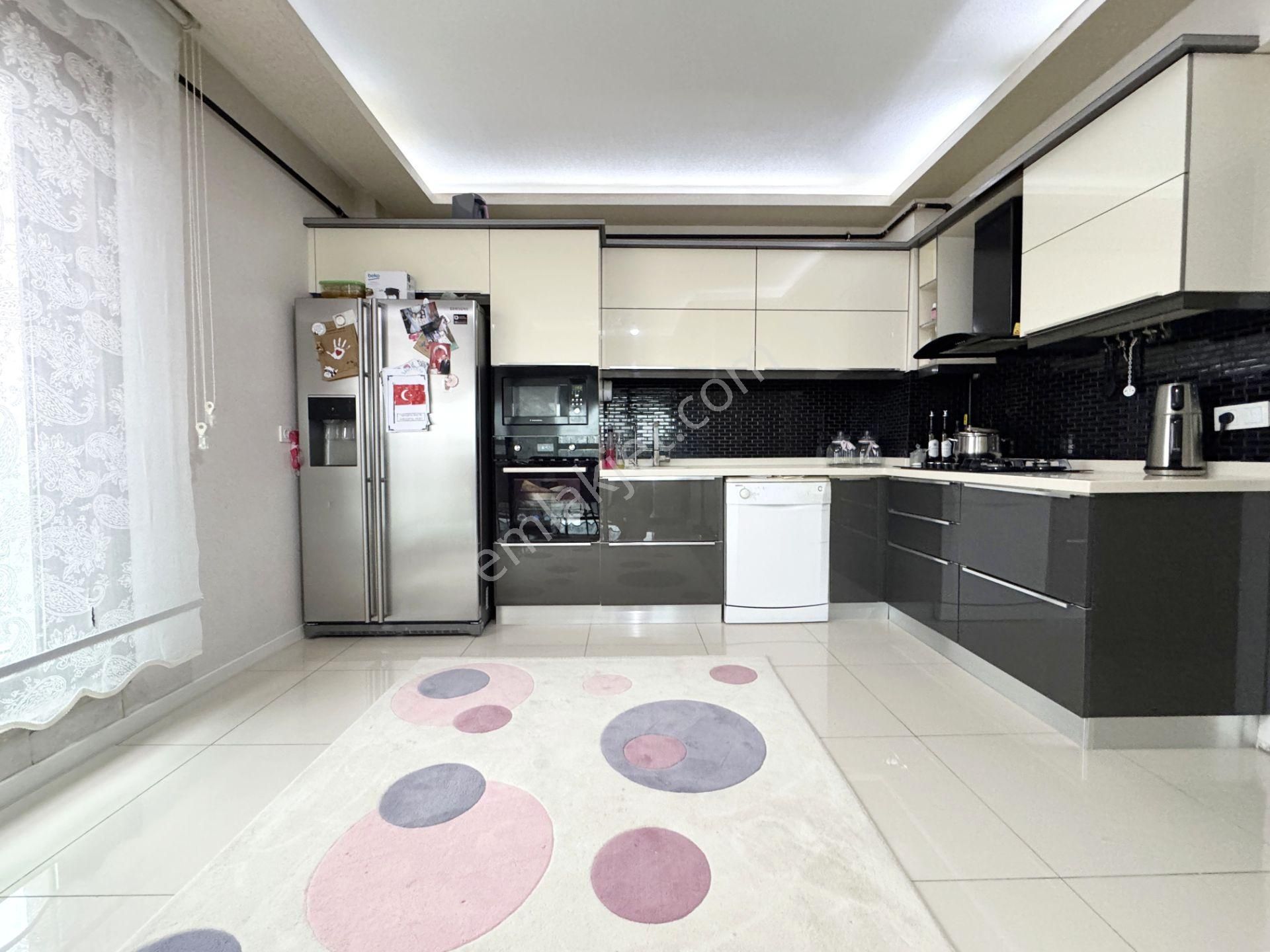 Ufuk Kılıç Emlak'tan Okullar Bölgesinde 10. Kat 4+1 Site Dairesi