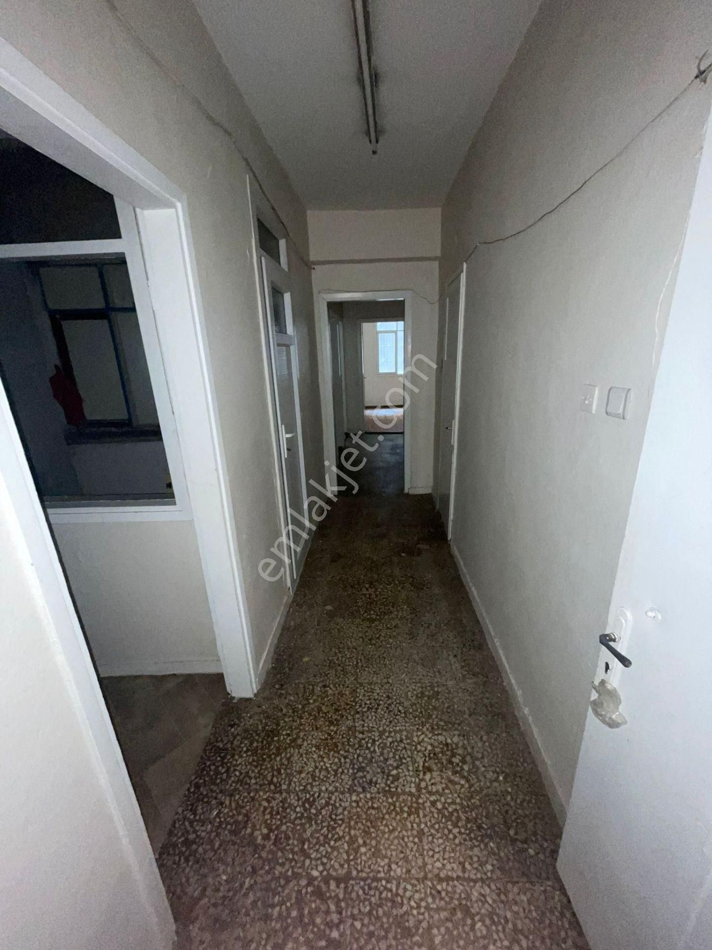 Konak Merkezde Kiralık Geniş 2.5+1 - Eşyalı Veya Eşyasız Seçeneğiyle! - Görsel 2