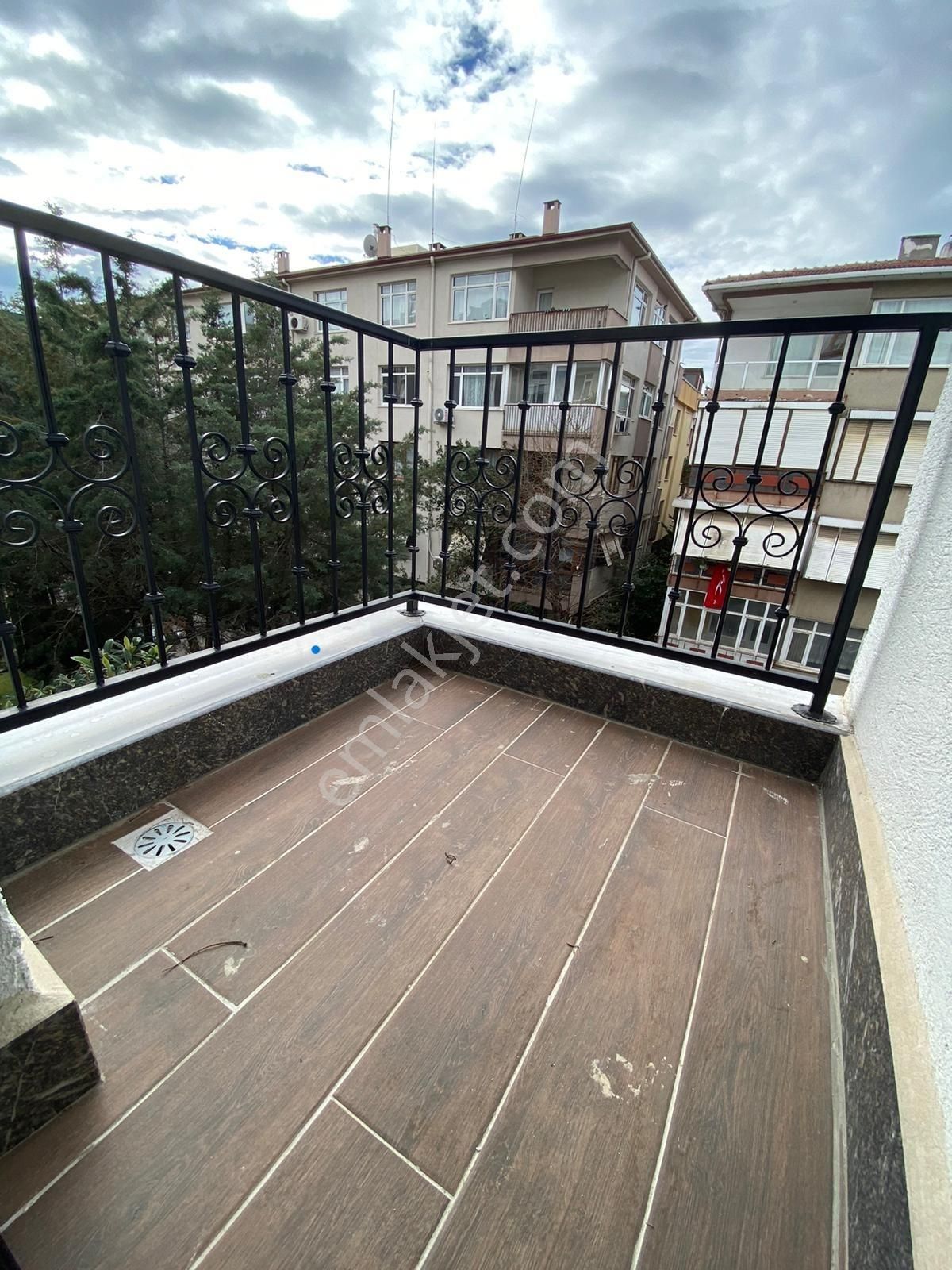 Tamiş'den Altıntepe'de Minibüse Yakın Ön Köşe Cephe 3.kat 2+1 - Görsel 23