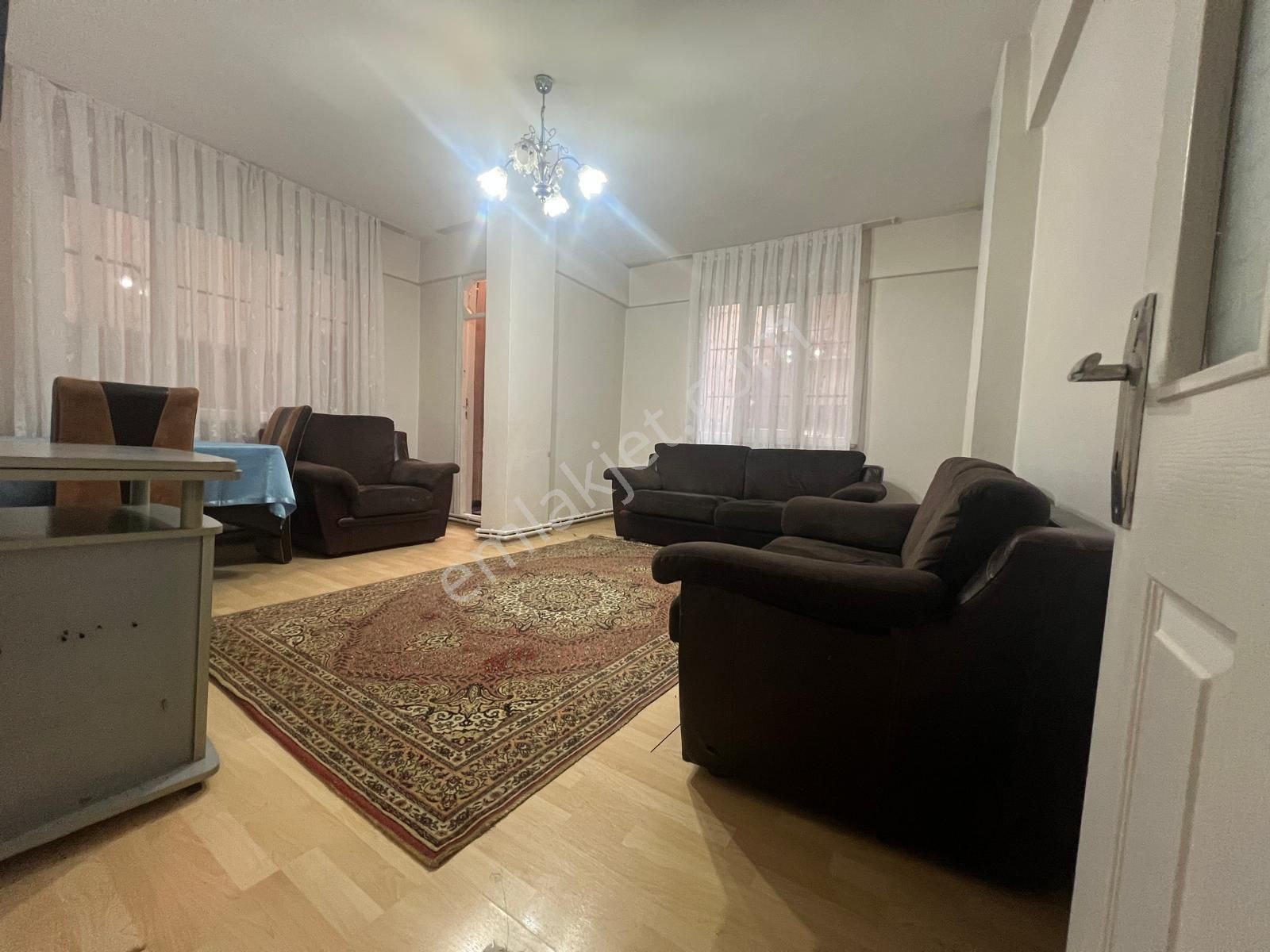 Yenibosna Fevzi Çakmak Mahallesinde Kiralık Eşyalı 2+1 Yüksek Giriş Daire