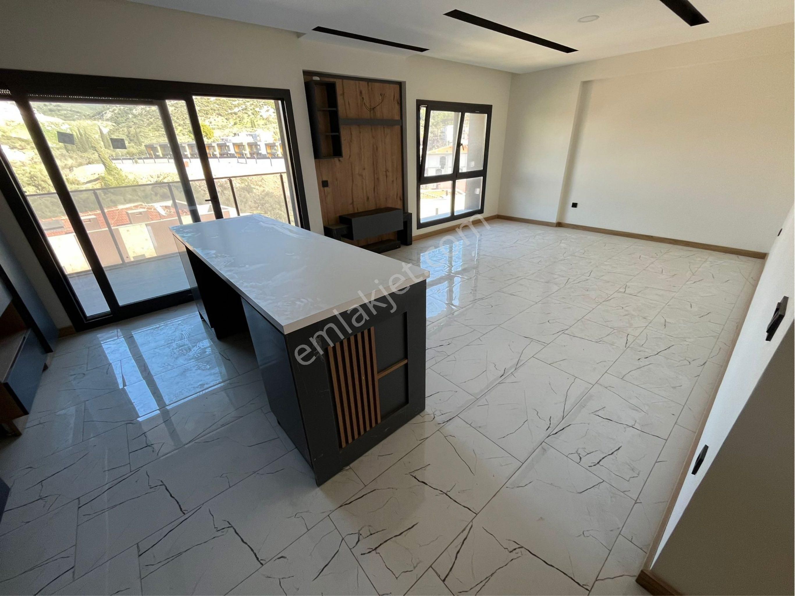 Kuşadası Ege Mahallesinde Sıfır 2 Artı 1 Havuzlu Satılık Daire