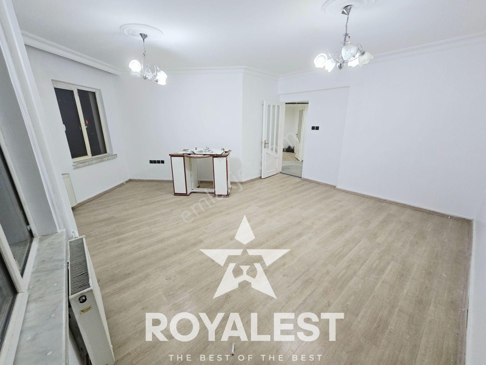 Royalest'ten İskanlı Arakat Siteiçi Geniş Ve Bakımlı 3+1