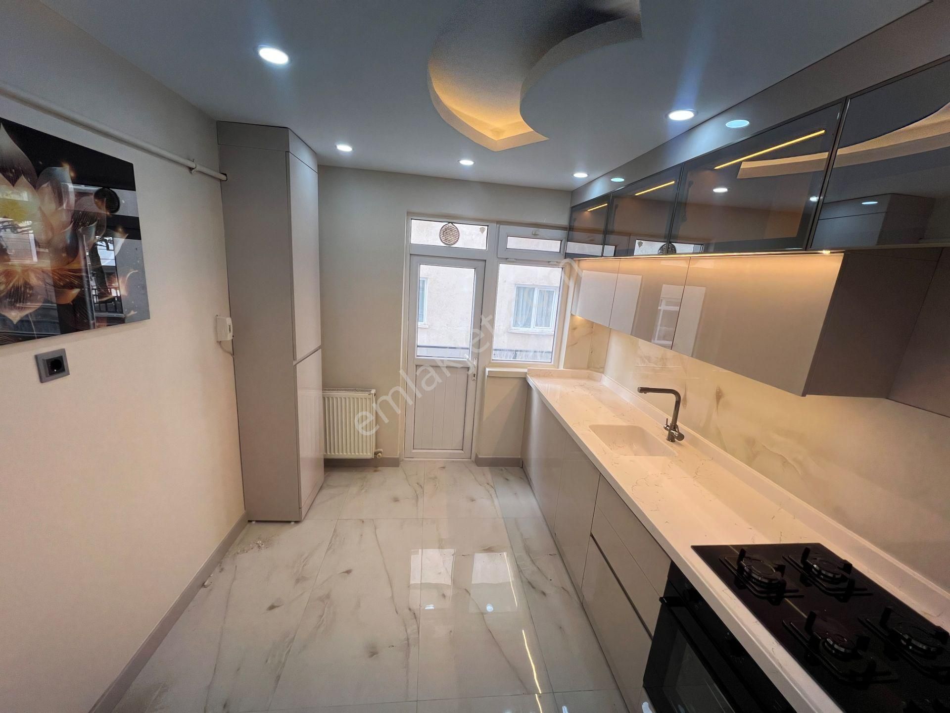 Sincan Mareşalçakmak Mah 1.arakat Ön Cephe Salon Bagımsız Daire