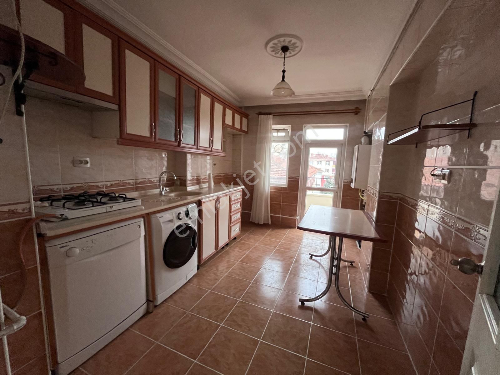 Tandoğan Mh'de 3+1 4.katta Asansörlü Geniş M2'li Daire!!!