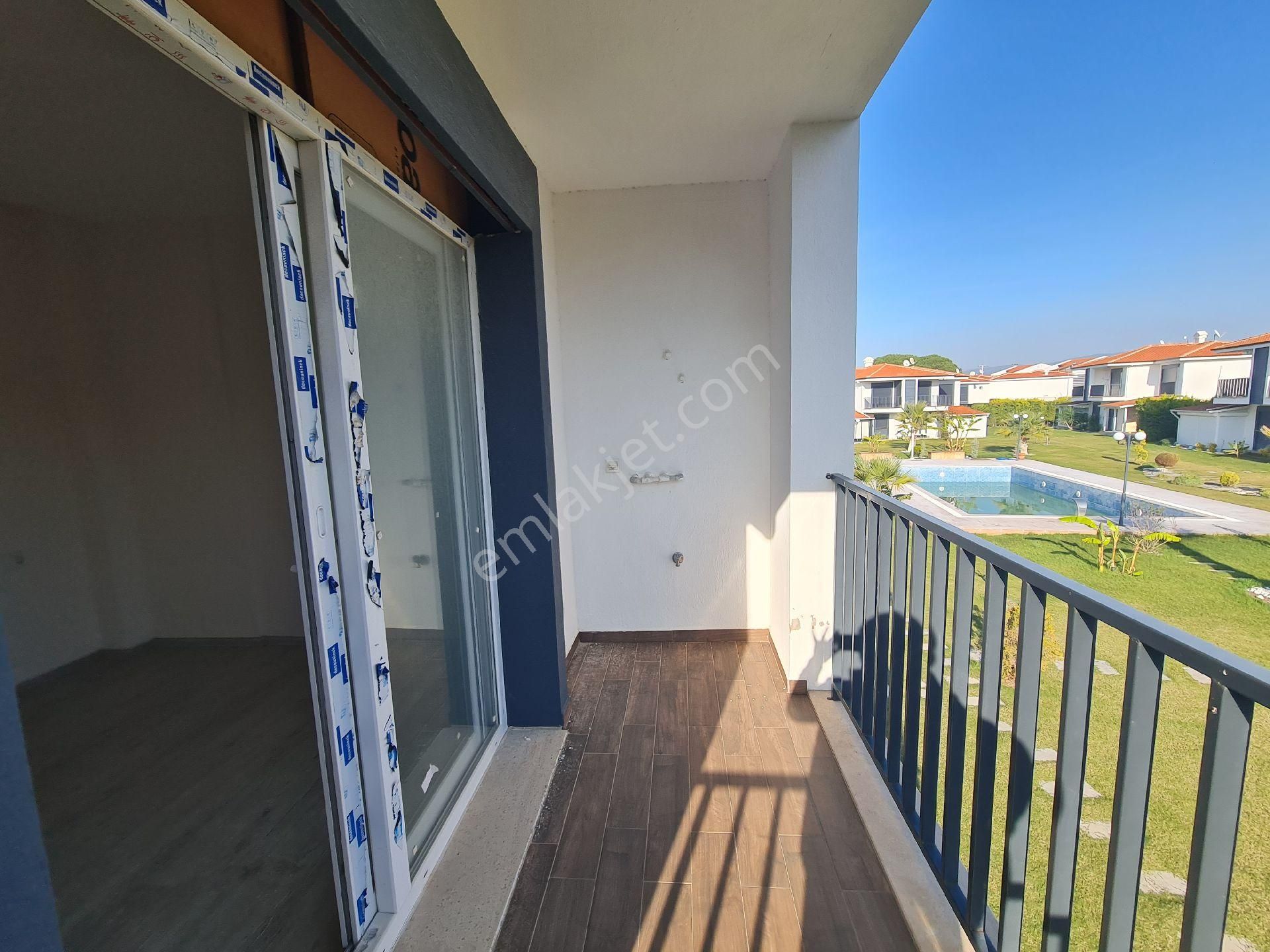 Birlik Gayrimenkul Den Satılık Havuzlu Site İçerisinde Bahçeli 3+1 Yazlık - Görsel 18