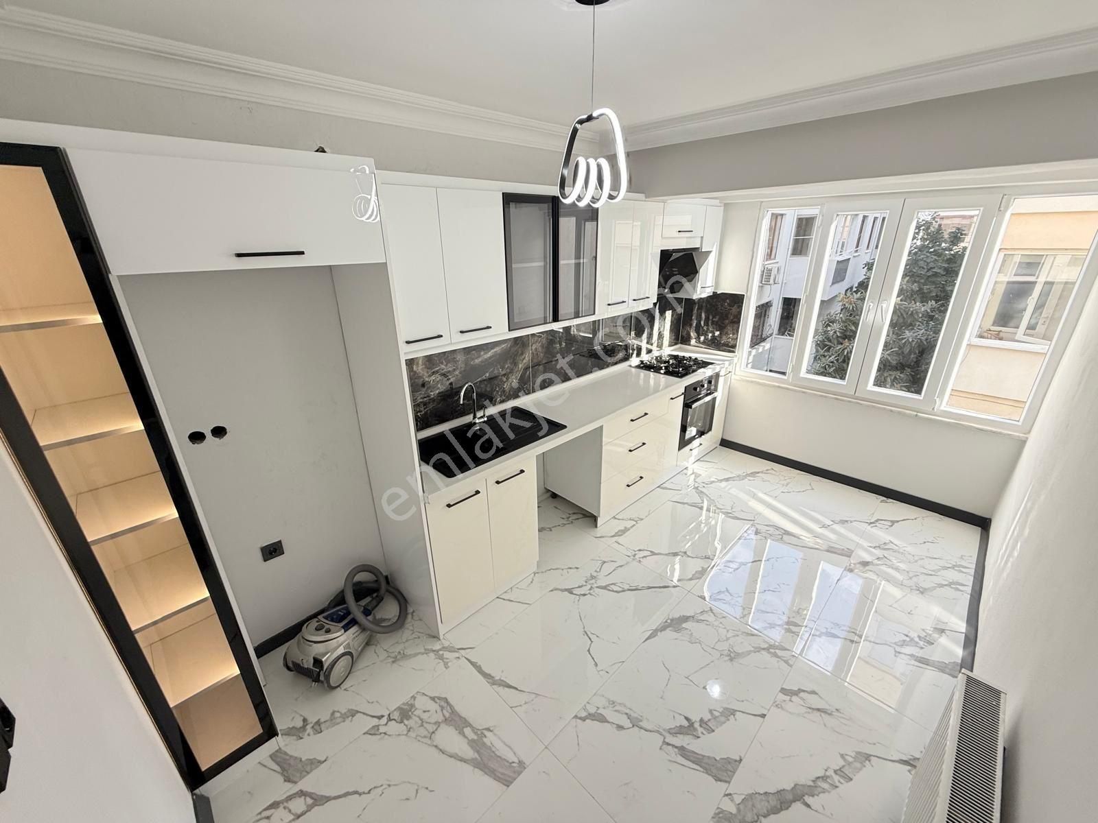 Özgüvenden Akçay Merkez'de Arakat Ön Cephe Masrafsız Daire 2+1 - Görsel 2