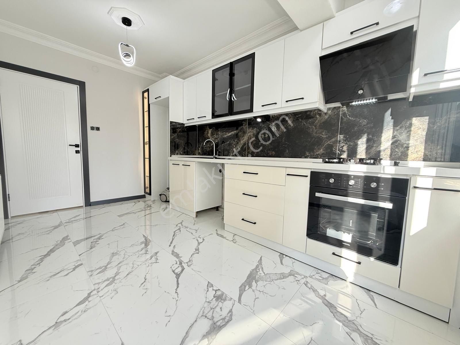 Özgüvenden Akçay Merkez'de Arakat Ön Cephe Masrafsız Daire 2+1 - Görsel 4