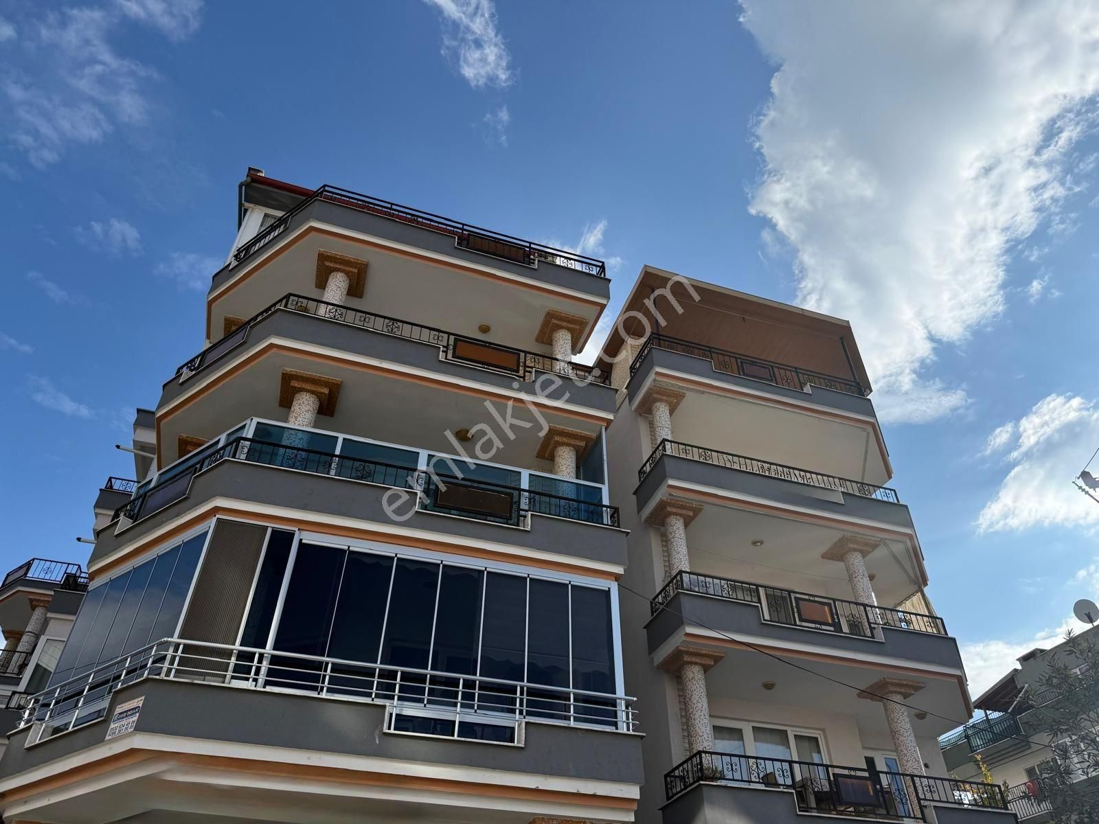 Özgüvenden Akçay Merkez'de Arakat Ön Cephe Masrafsız Daire 2+1