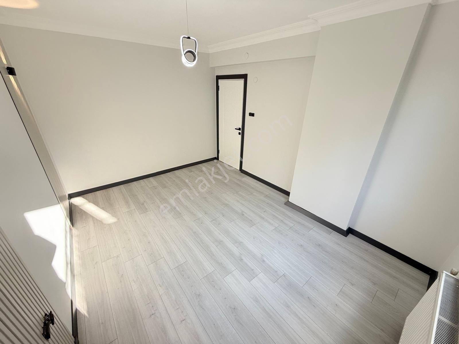 Özgüvenden Akçay Merkez'de Arakat Ön Cephe Masrafsız Daire 2+1 - Görsel 9