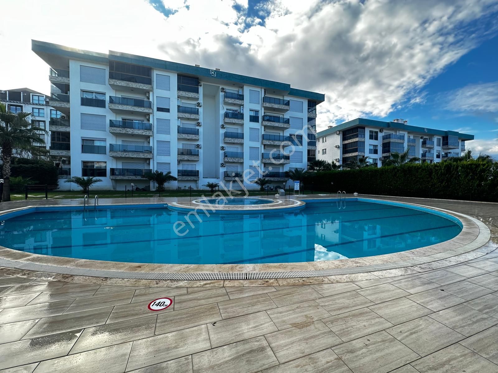 Kuşadası Havuzlu Sitede Ara Kat Doğalgazlı - Görsel 20