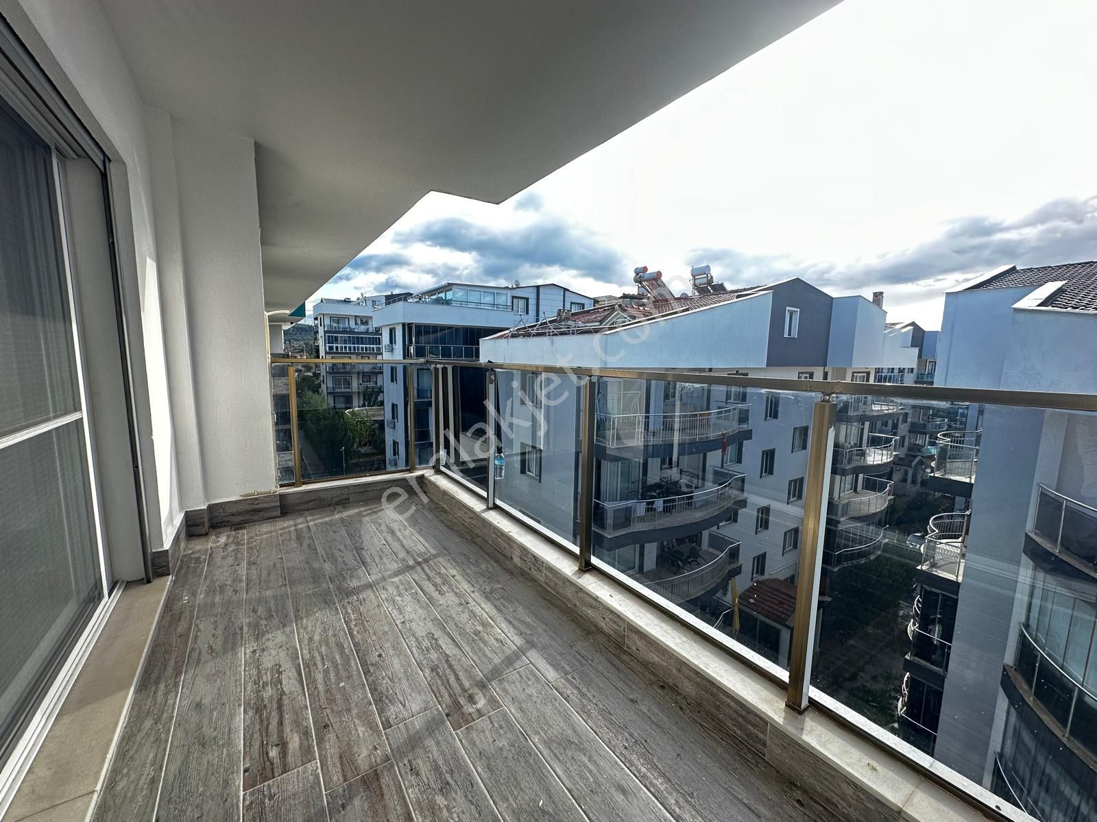 Kuşadası Havuzlu Sitede Ara Kat Doğalgazlı - Görsel 4