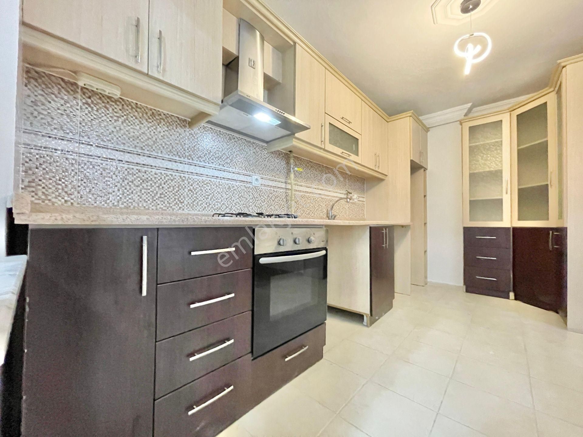 Berkay Demirel'den Altınkumda Doğalgazlı Çift Balkonlu 2+1 Daire