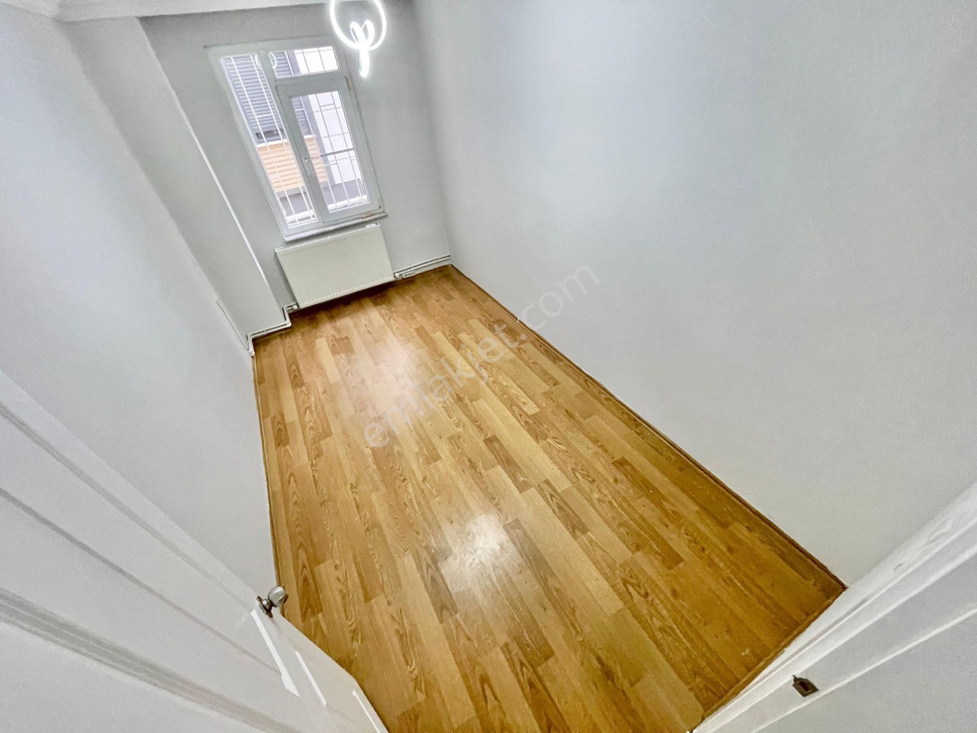 Berkay Demirel'den Altınkumda Doğalgazlı Çift Balkonlu 2+1 Daire - Görsel 24