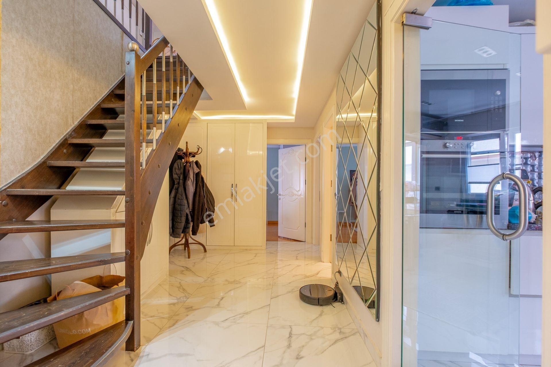 Florya Merkezde Orman Yanı Yenilenmiş 4+2 Üst Dubleks 280 M2 - Görsel 6