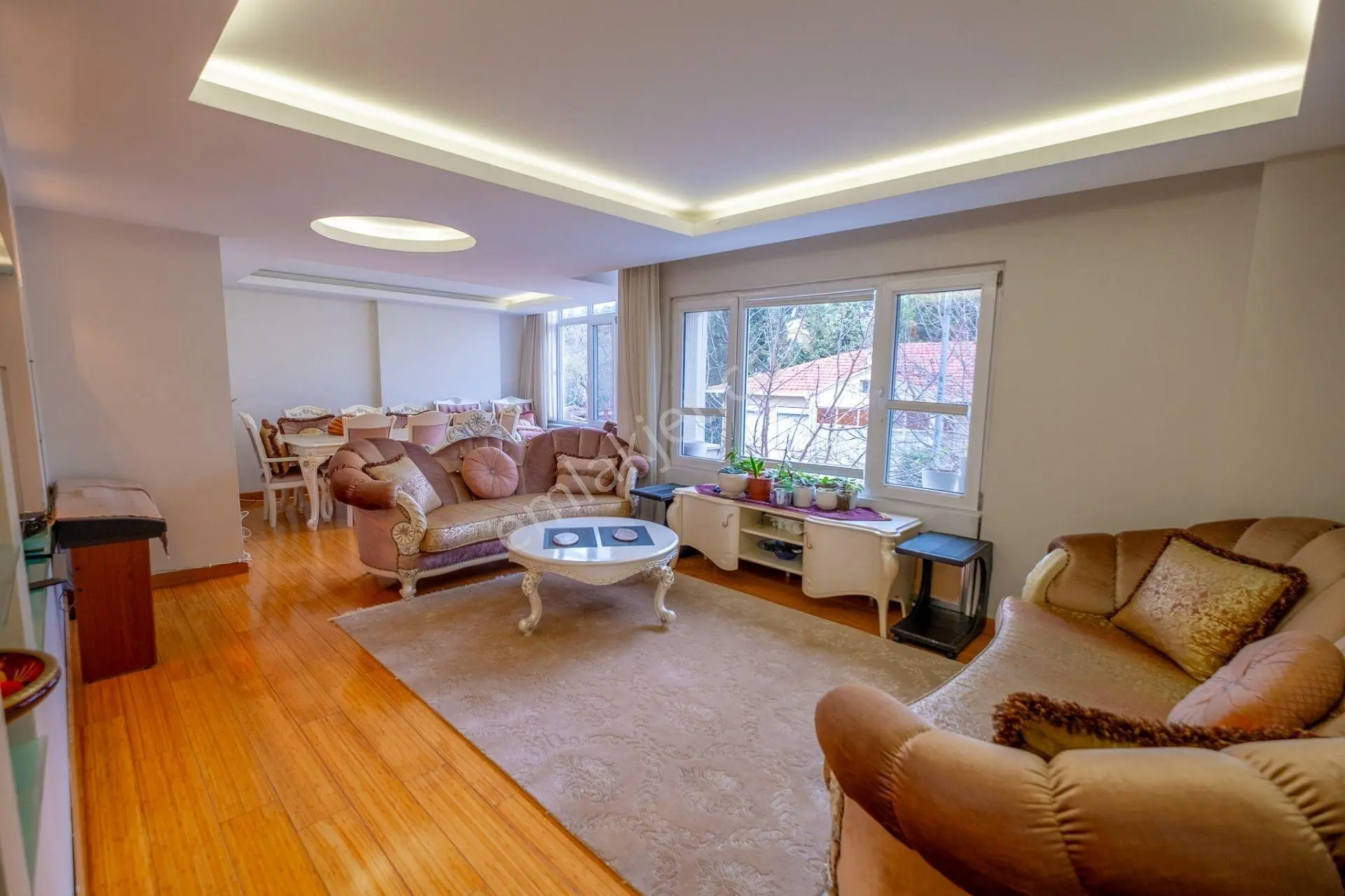 Florya Merkezde Orman Yanı Yenilenmiş 4+2 Üst Dubleks 280 M2