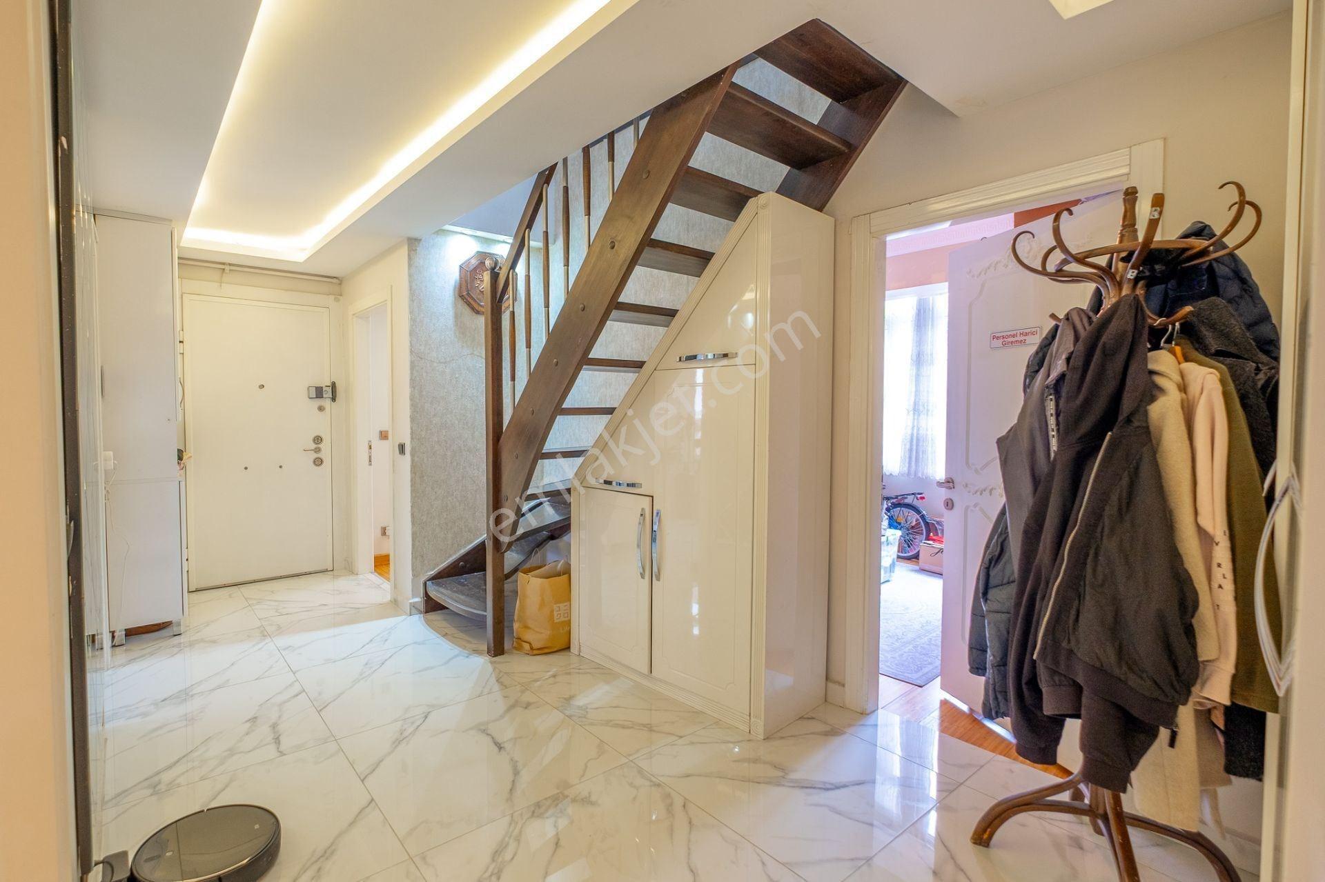 Florya Merkezde Orman Yanı Yenilenmiş 4+2 Üst Dubleks 280 M2 - Görsel 13