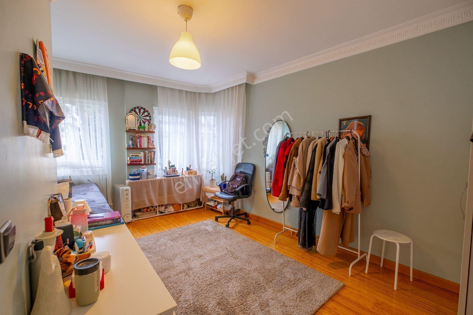 Florya Merkezde Orman Yanı Yenilenmiş 4+2 Üst Dubleks 280 M2 - Görsel 10