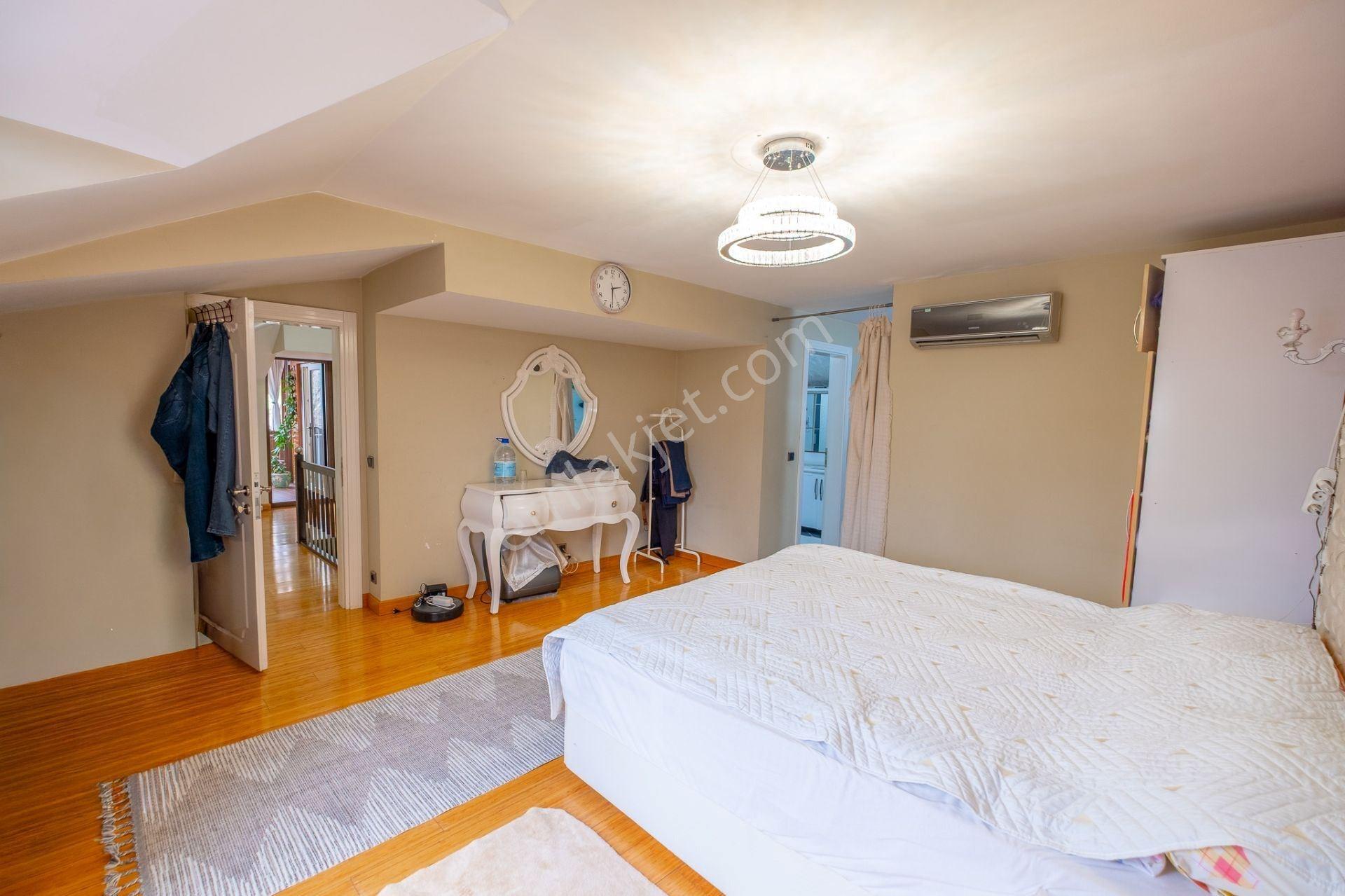 Florya Merkezde Orman Yanı Yenilenmiş 4+2 Üst Dubleks 280 M2 - Görsel 21