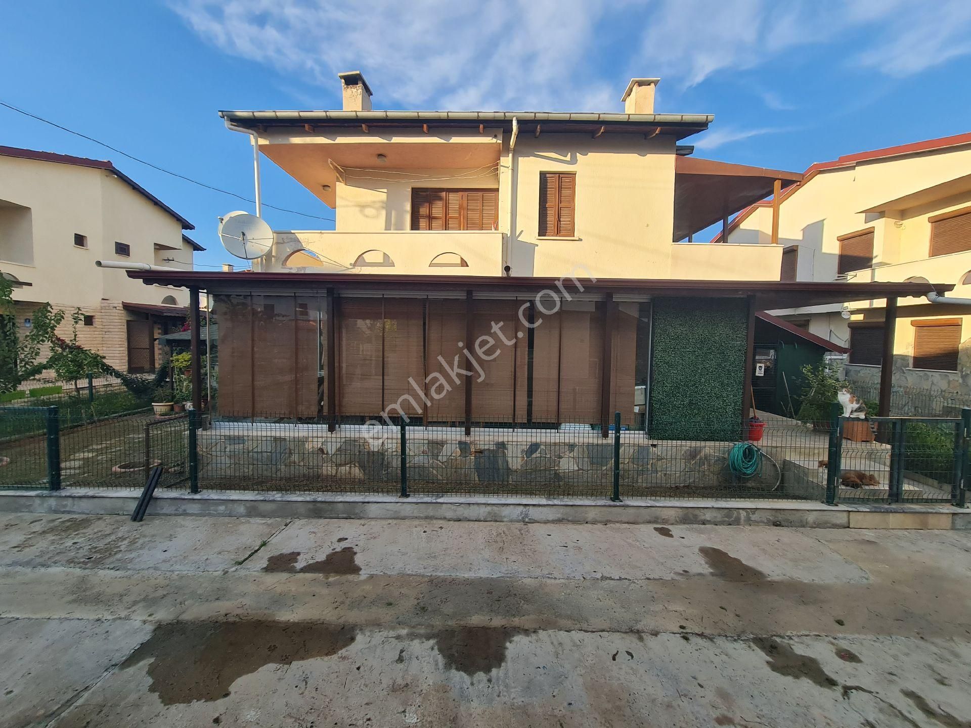 Denize Sıfır Site İçerisinde Müstakil Bahçeli 3+1 Yazlık - Görsel 2