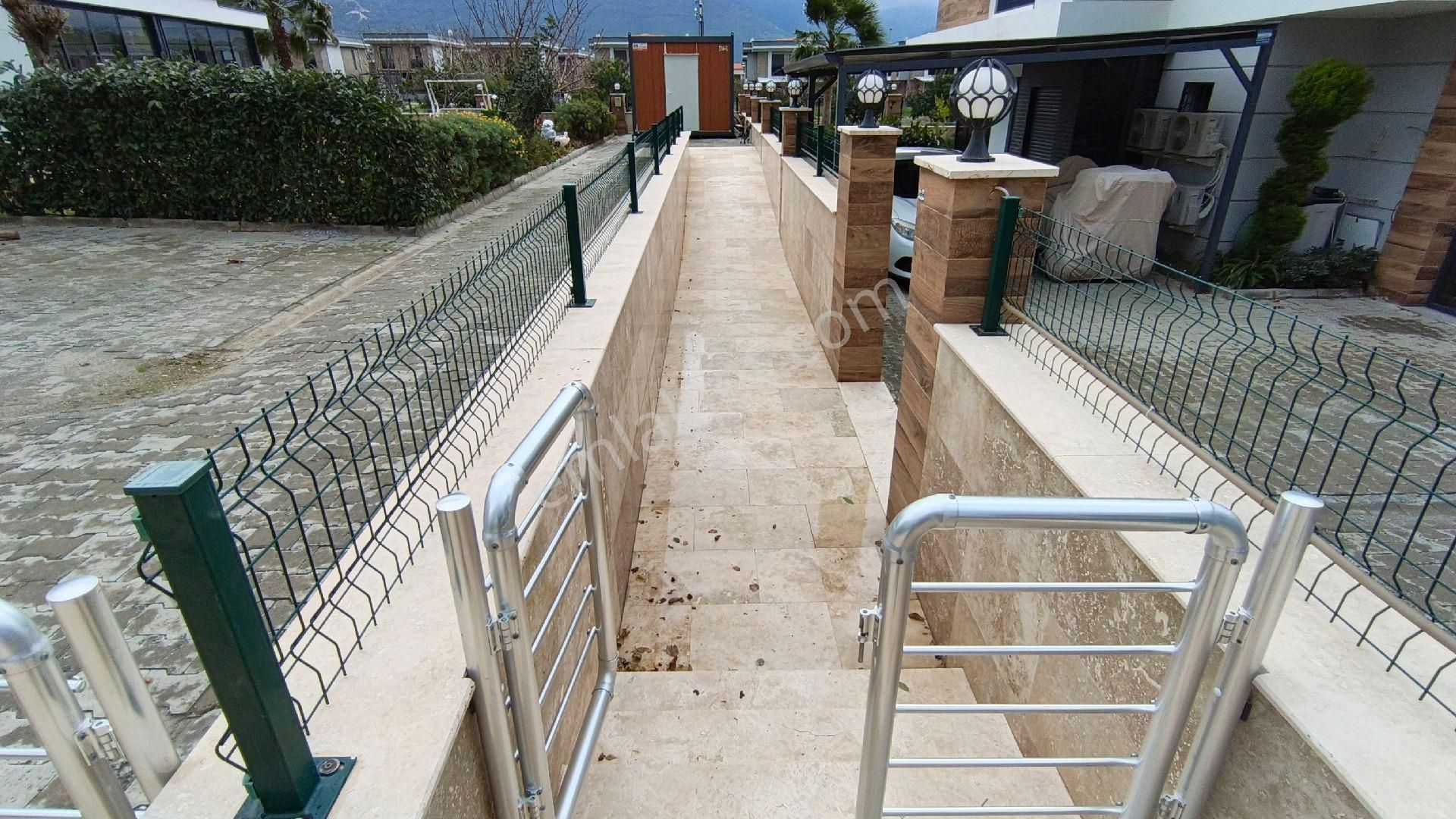 Denize Yürüme Mesafesinde | Tek Müstakil | Havuzlu Sitede | Yeni Yapı Villa - Görsel 7