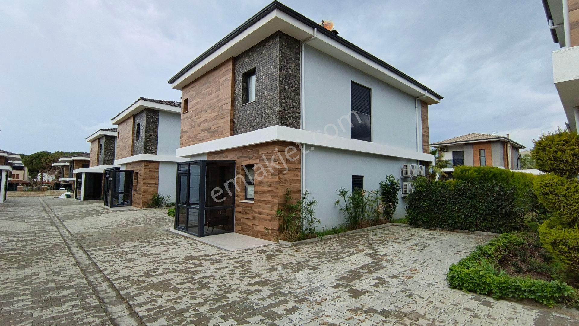 Denize Yürüme Mesafesinde | Tek Müstakil | Havuzlu Sitede | Yeni Yapı Villa - Görsel 3