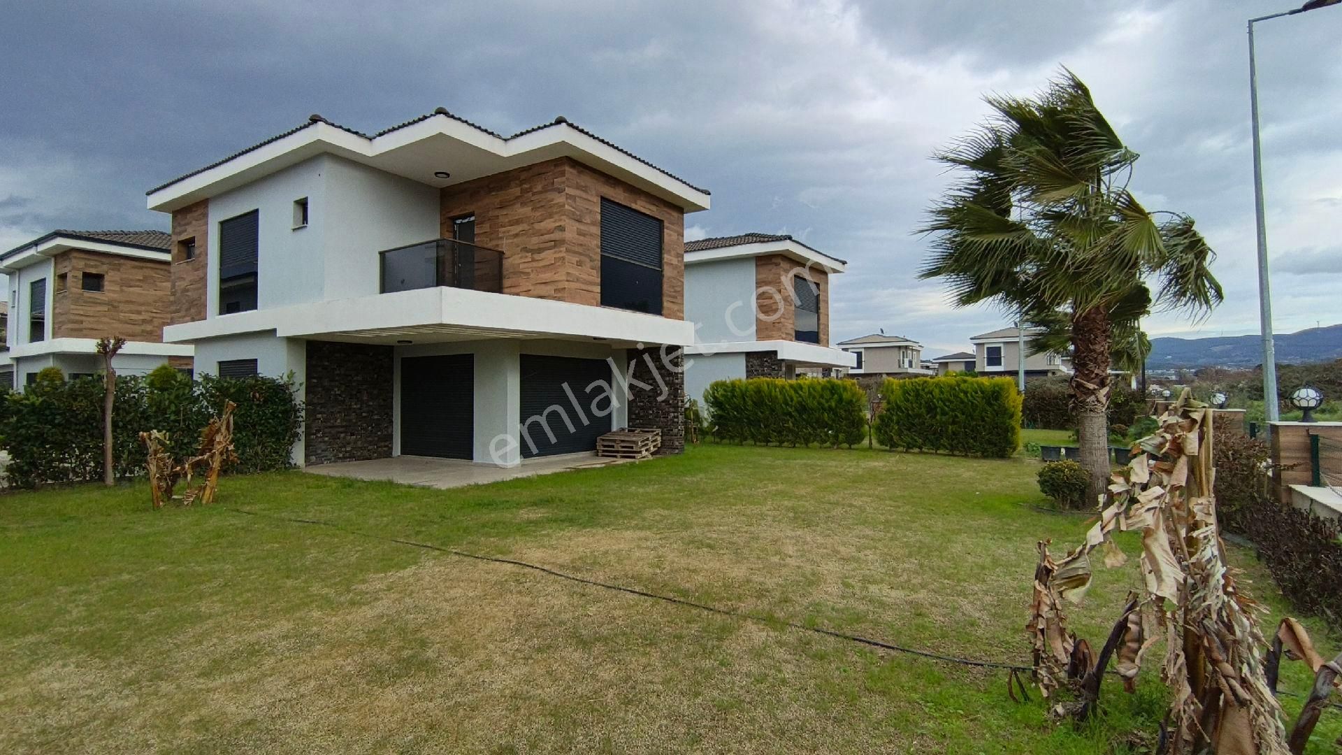 Denize Yürüme Mesafesinde | Tek Müstakil | Havuzlu Sitede | Yeni Yapı Villa