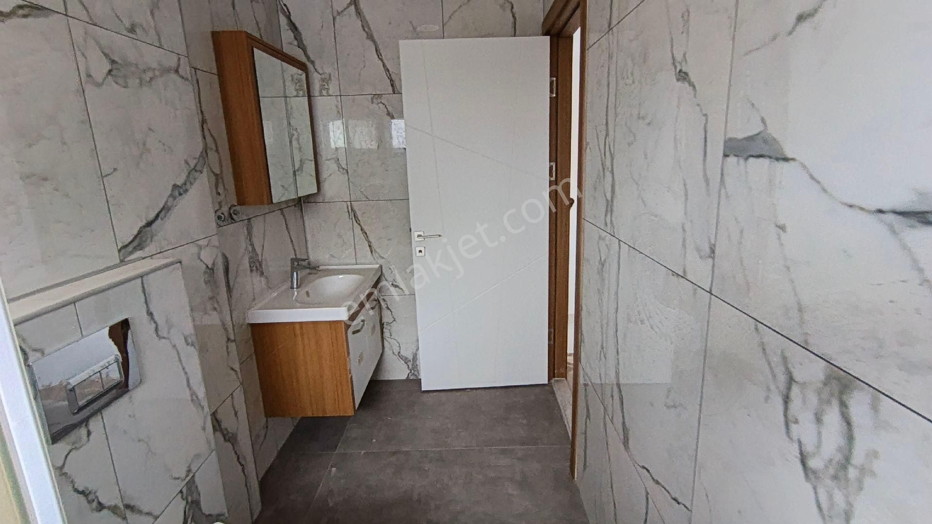 Denize Yürüme Mesafesinde | Tek Müstakil | Havuzlu Sitede | Yeni Yapı Villa - Görsel 26