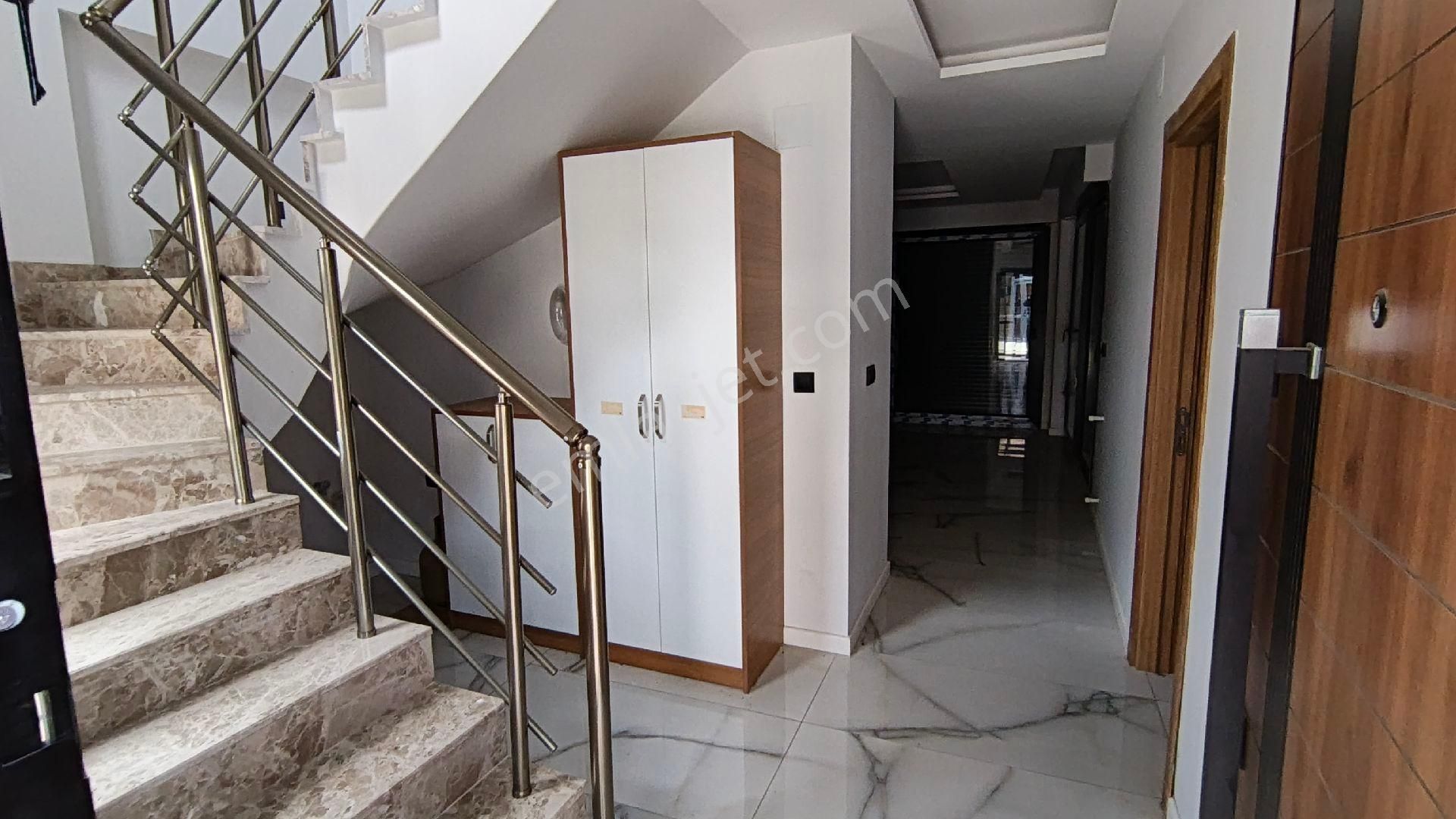 Denize Yürüme Mesafesinde | Tek Müstakil | Havuzlu Sitede | Yeni Yapı Villa - Görsel 16