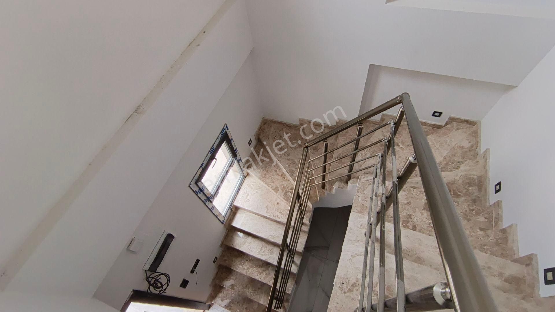 Denize Yürüme Mesafesinde | Tek Müstakil | Havuzlu Sitede | Yeni Yapı Villa - Görsel 21