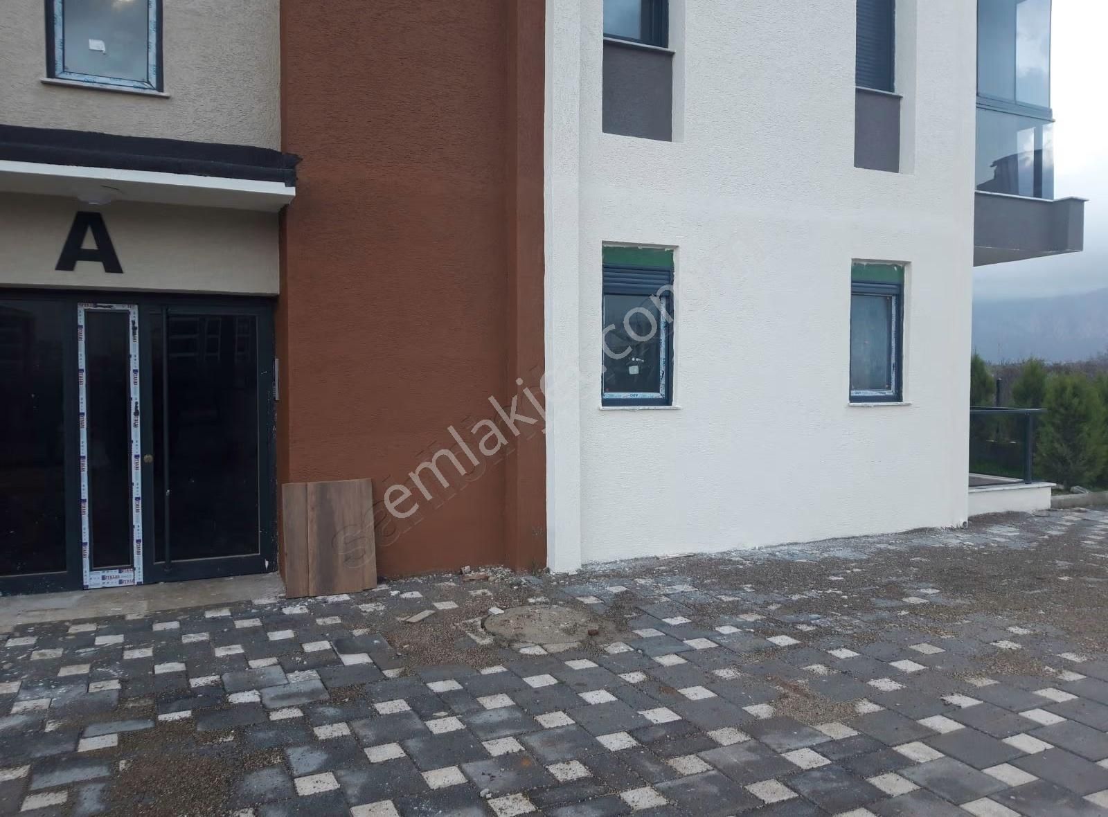 Lüks Sitede 2+1 Giris Bahce Kati - Görsel 4