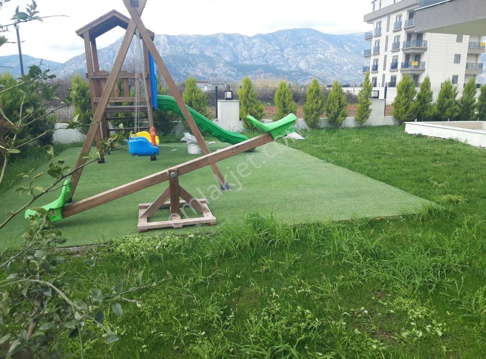 Lüks Sitede 2+1 Giris Bahce Kati - Görsel 5