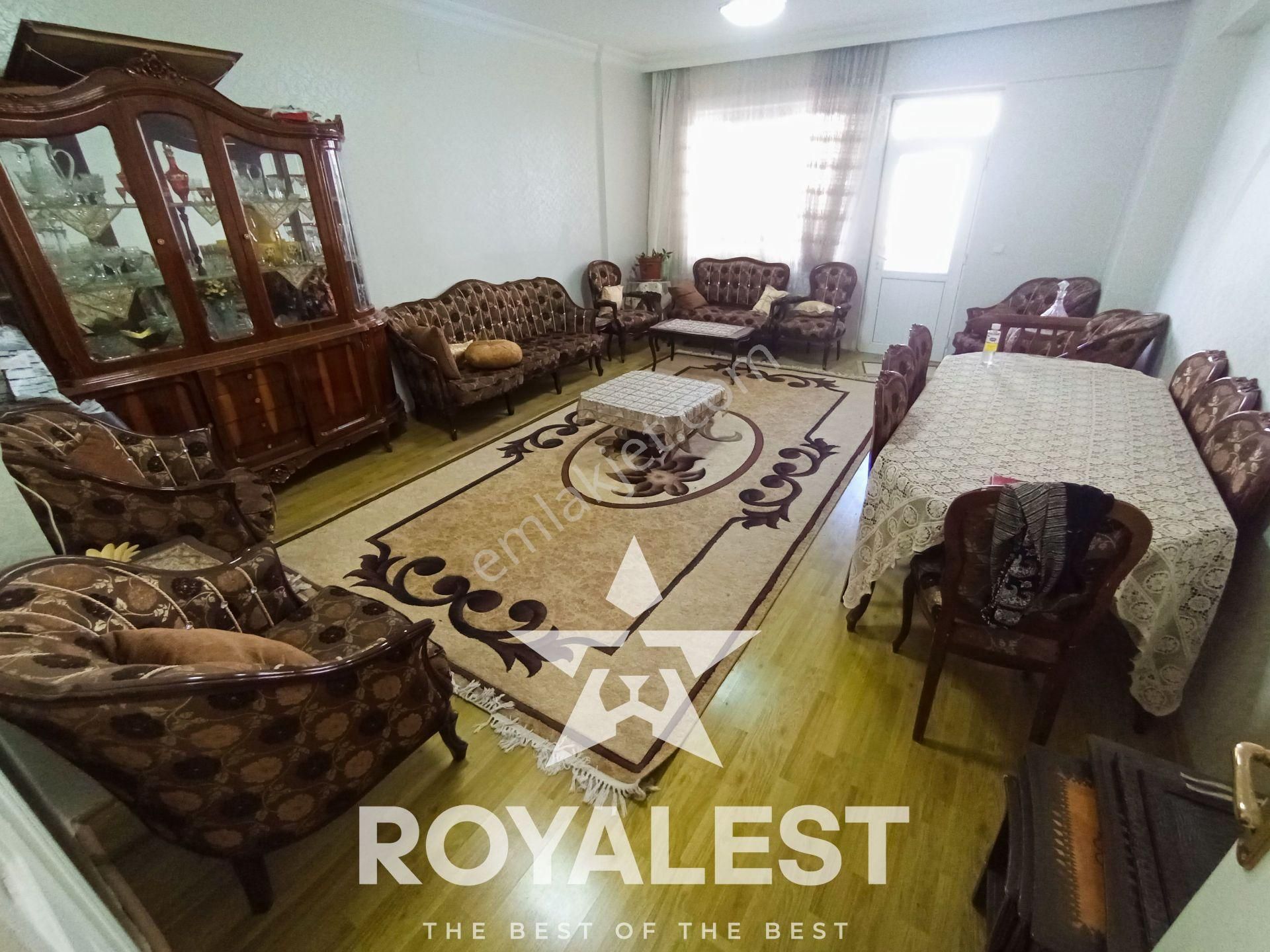 Royalest'ten Karataş Merkez'de Tramvay Yakını Geniş 3+1